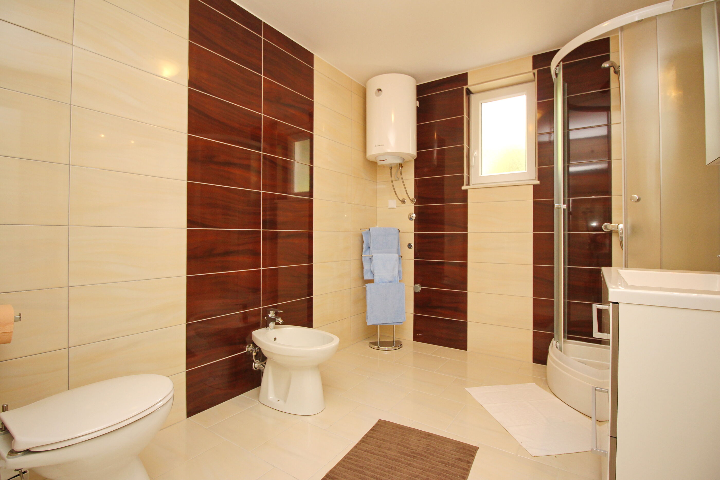 Apartments VASILIC CUGALJ SMOKVINA 69018-A1