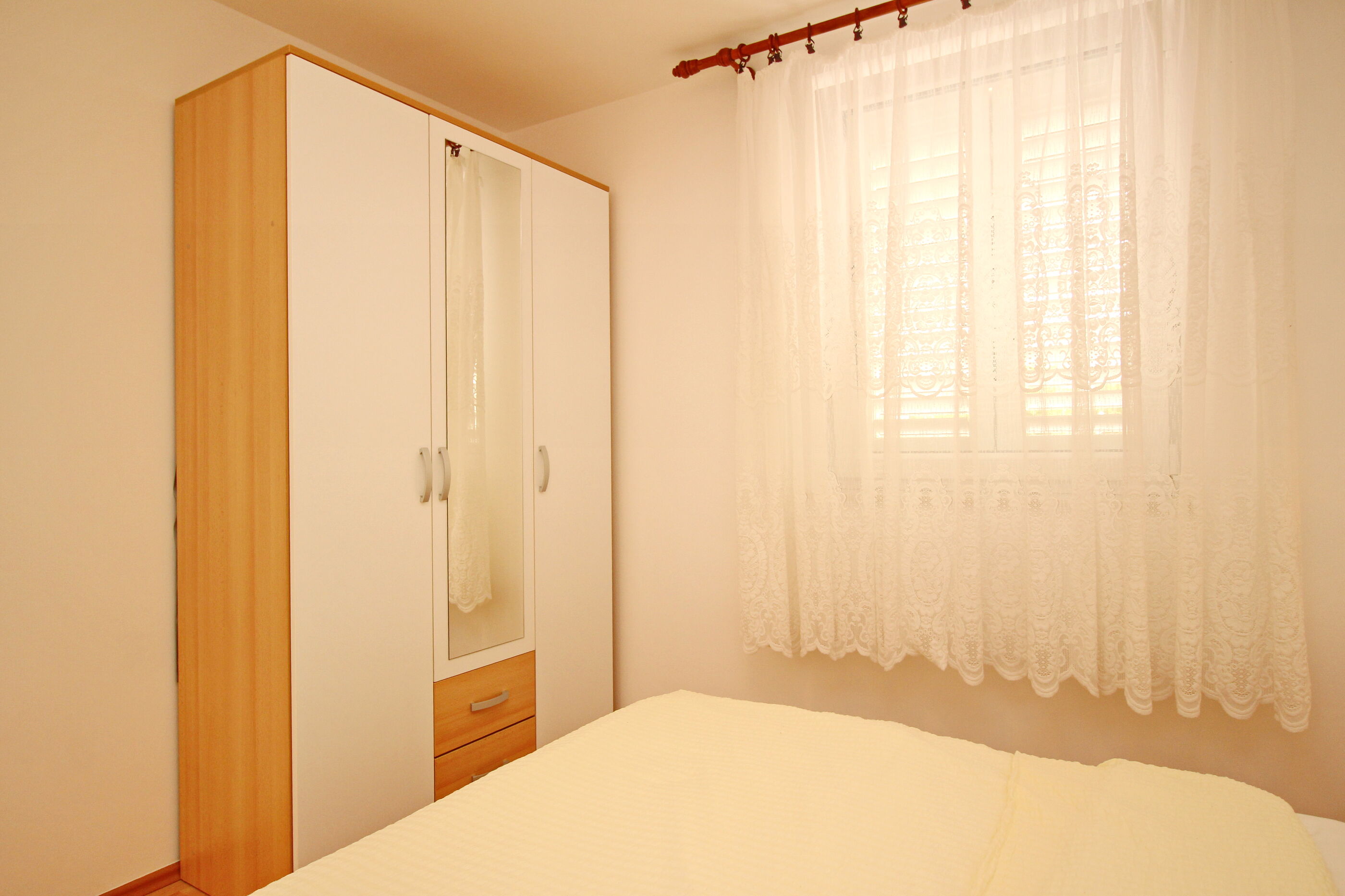 Apartments VASILIC CUGALJ SMOKVINA 69018-A1