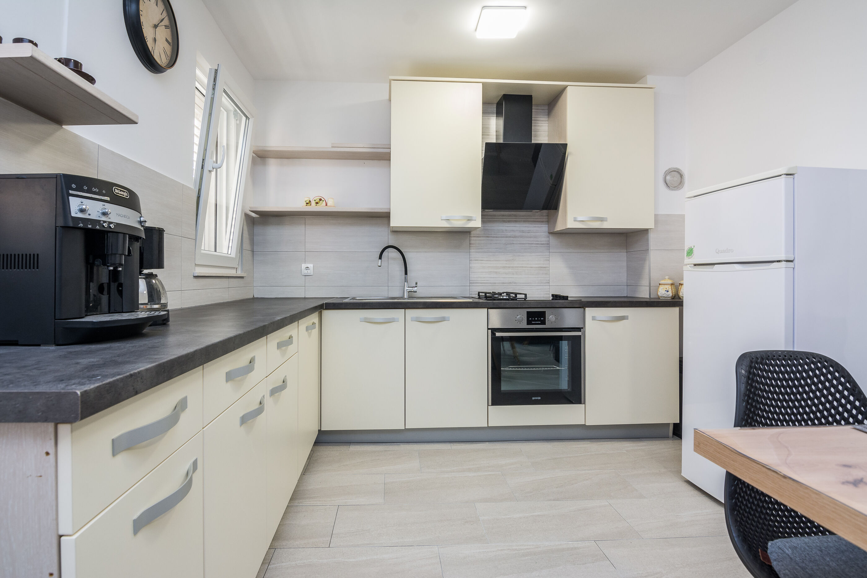 Apartments Loncar 33483-A1