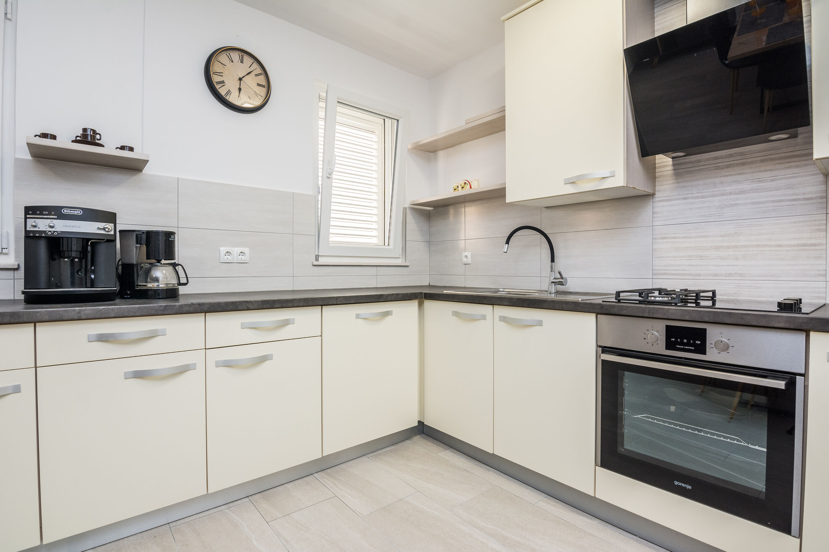 Apartments Loncar 33483-A1