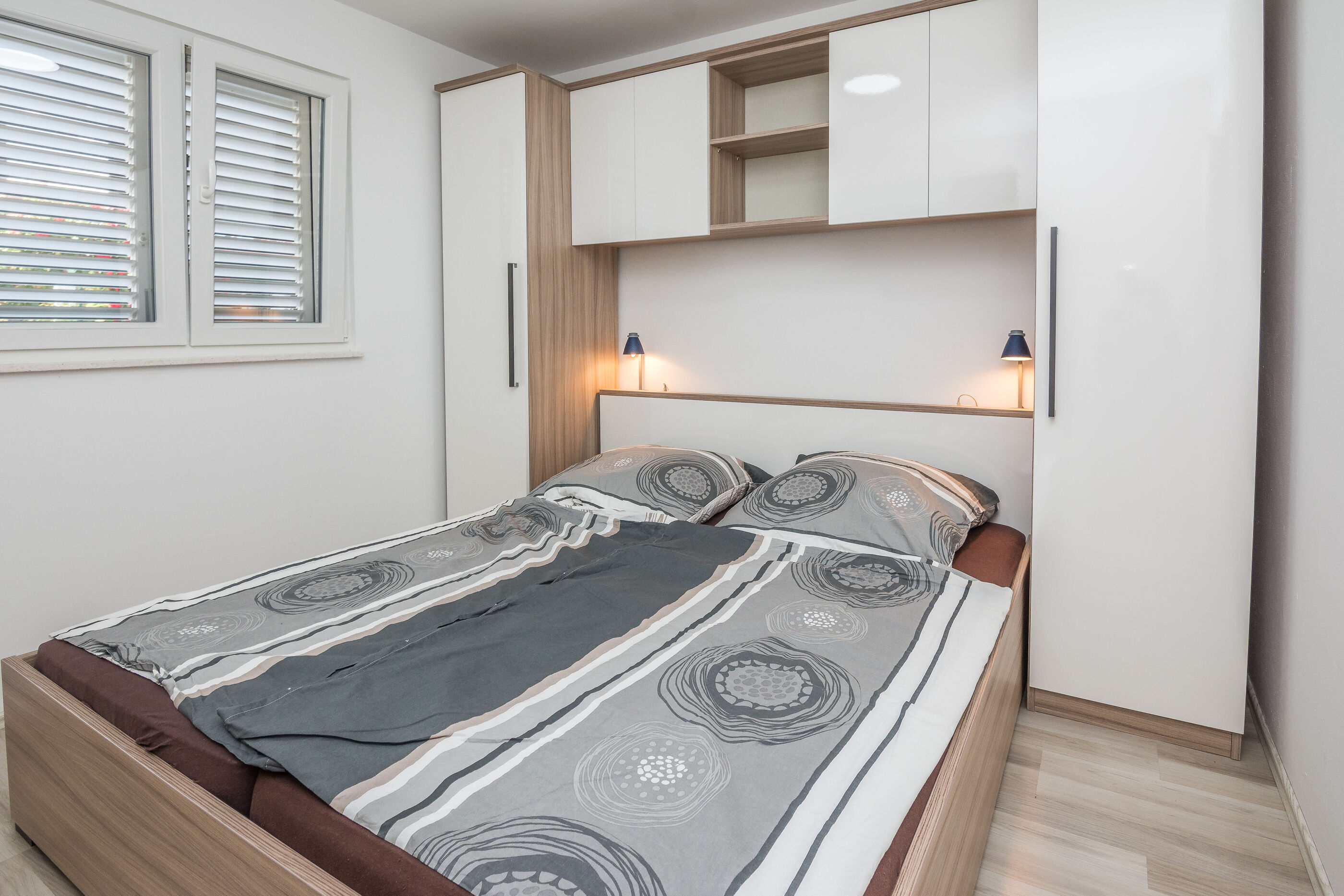 Apartments Loncar 33483-A1