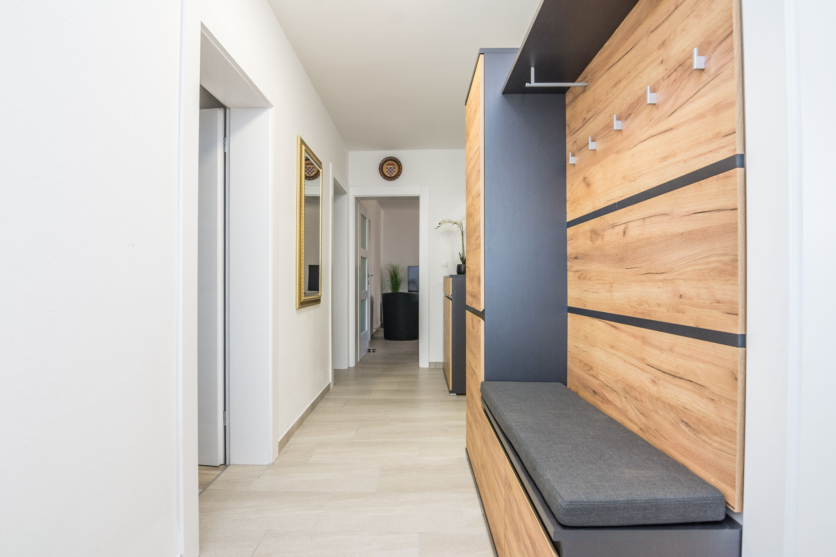 Apartments Loncar 33483-A1