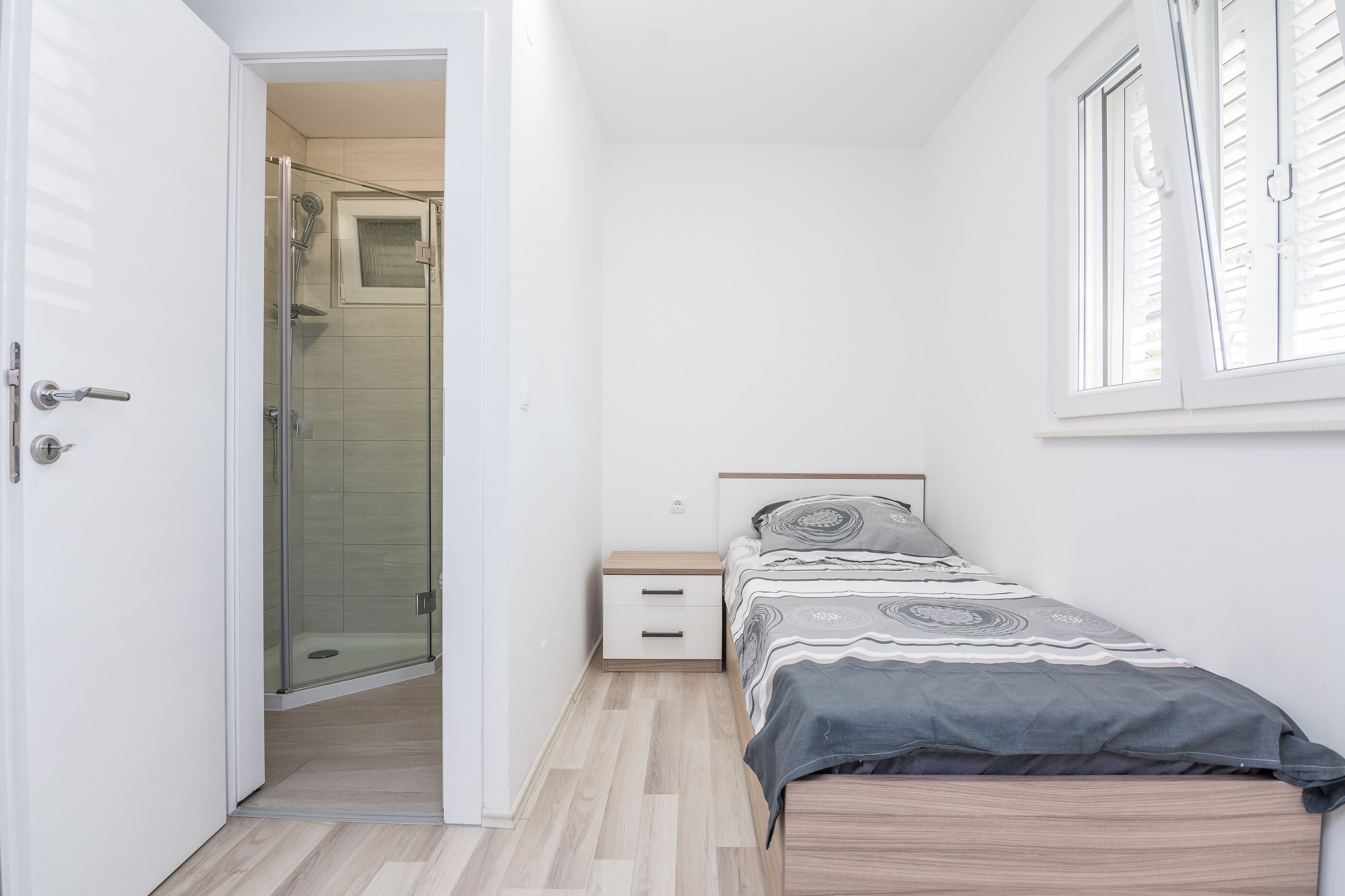 Apartments Loncar 33483-A1