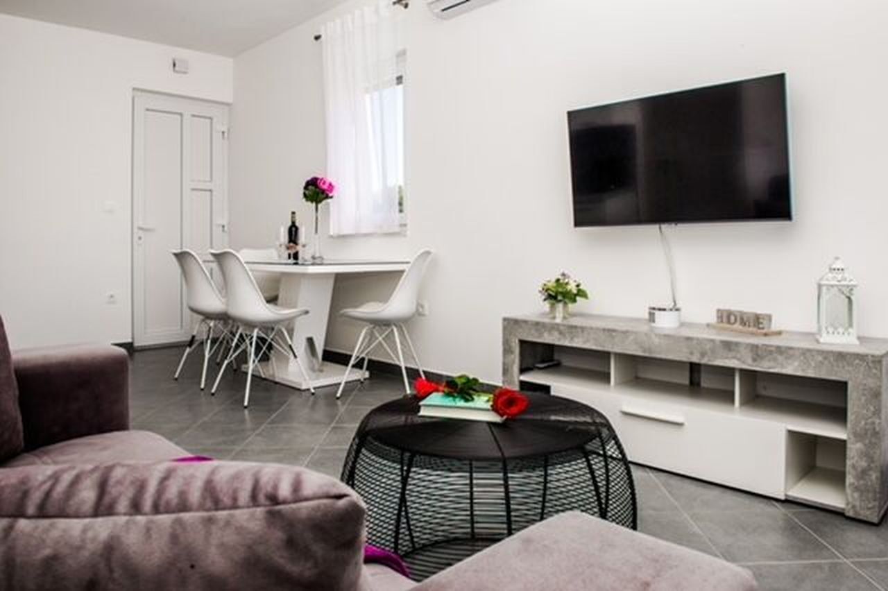 Apartments Zdeslav 80541-A2