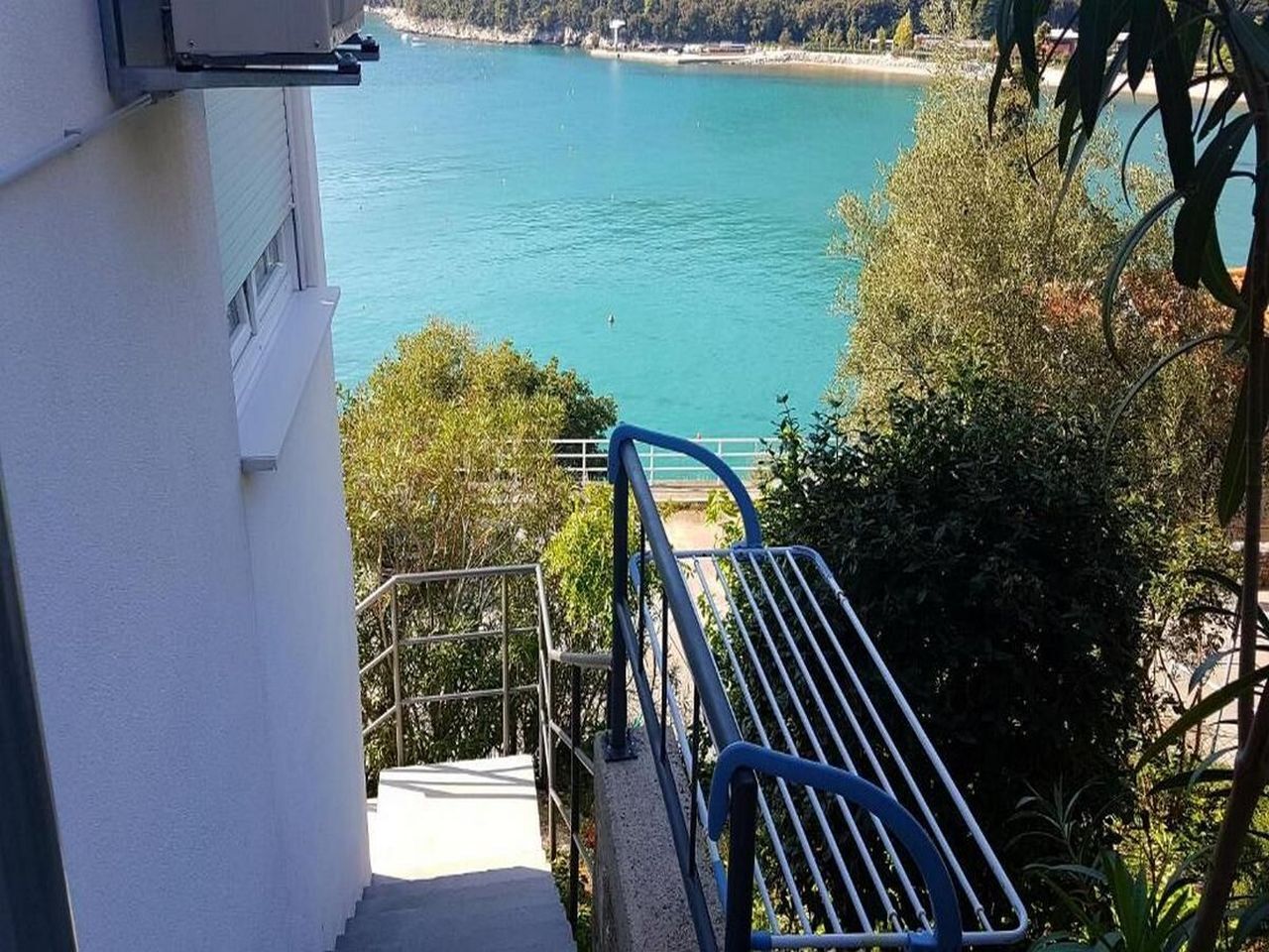 Apartment By the Sea 91652-A1