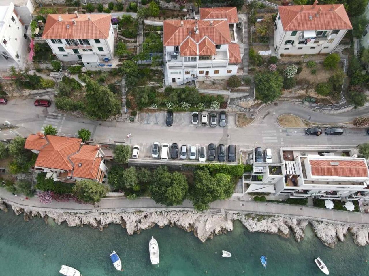 Apartment By the Sea 91652-A1