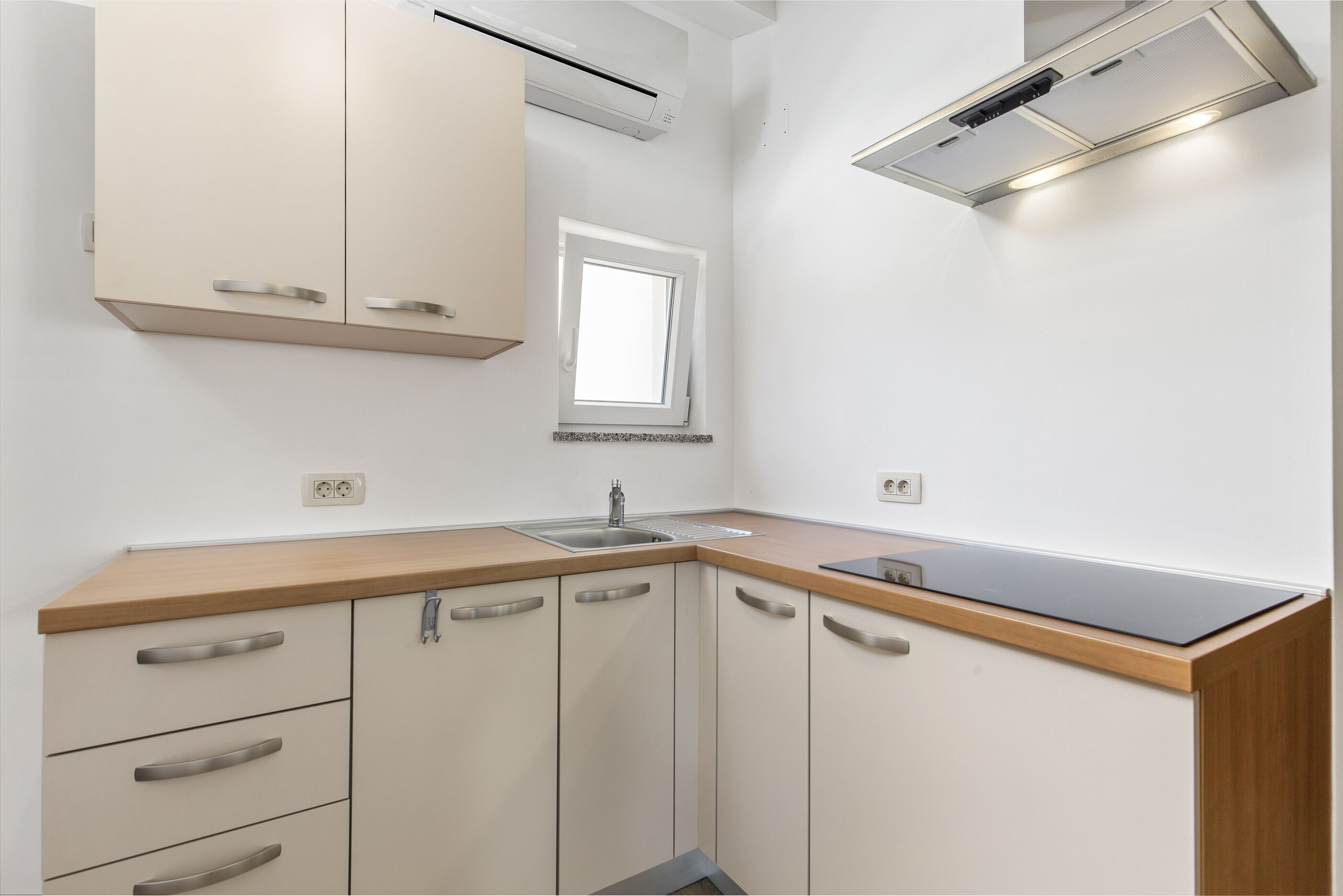 Apartments and Rooms Villa Bettina 91691-A1