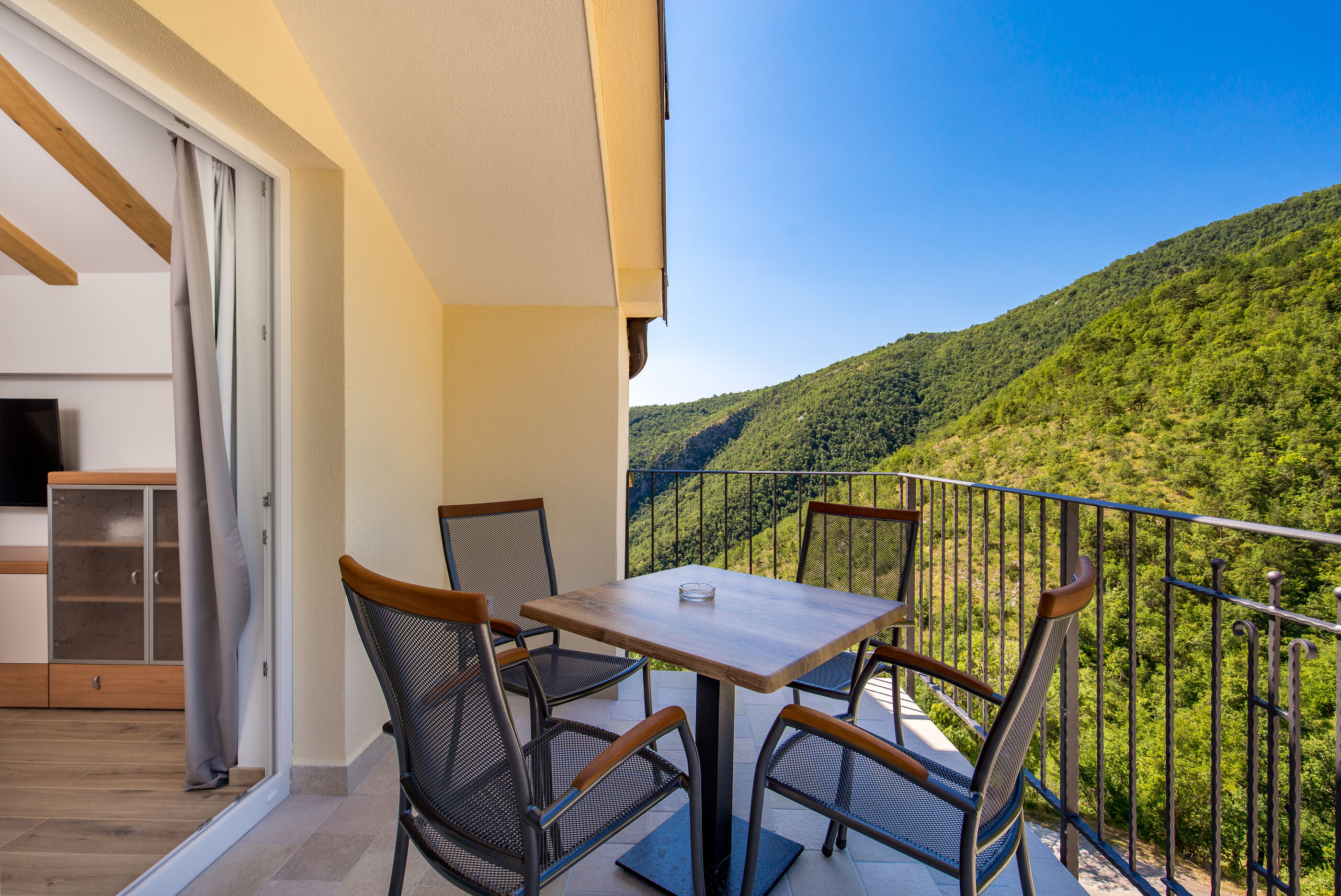 Apartments and Rooms Villa Bettina 91691-A1
