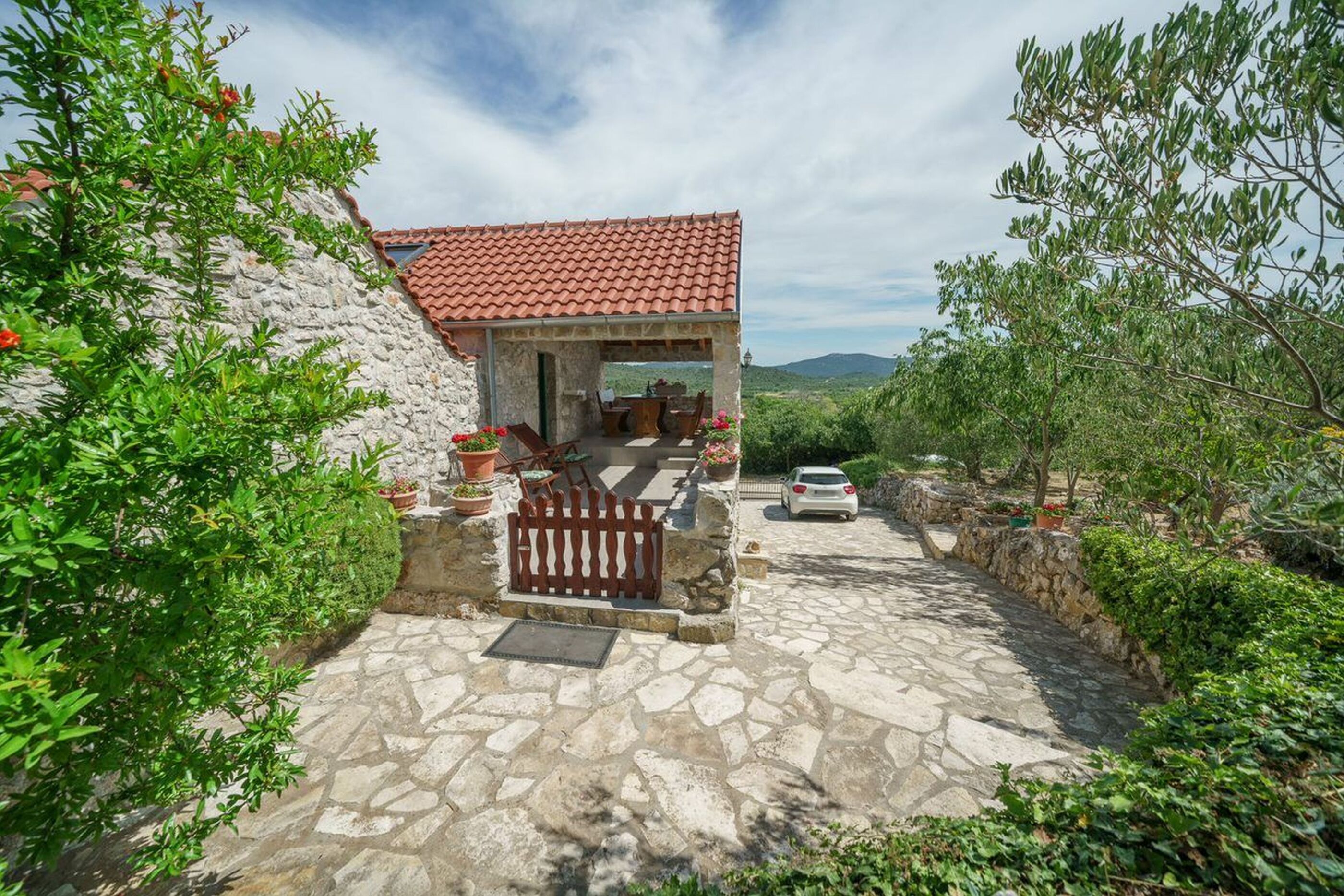 House Radojka 26812-K1