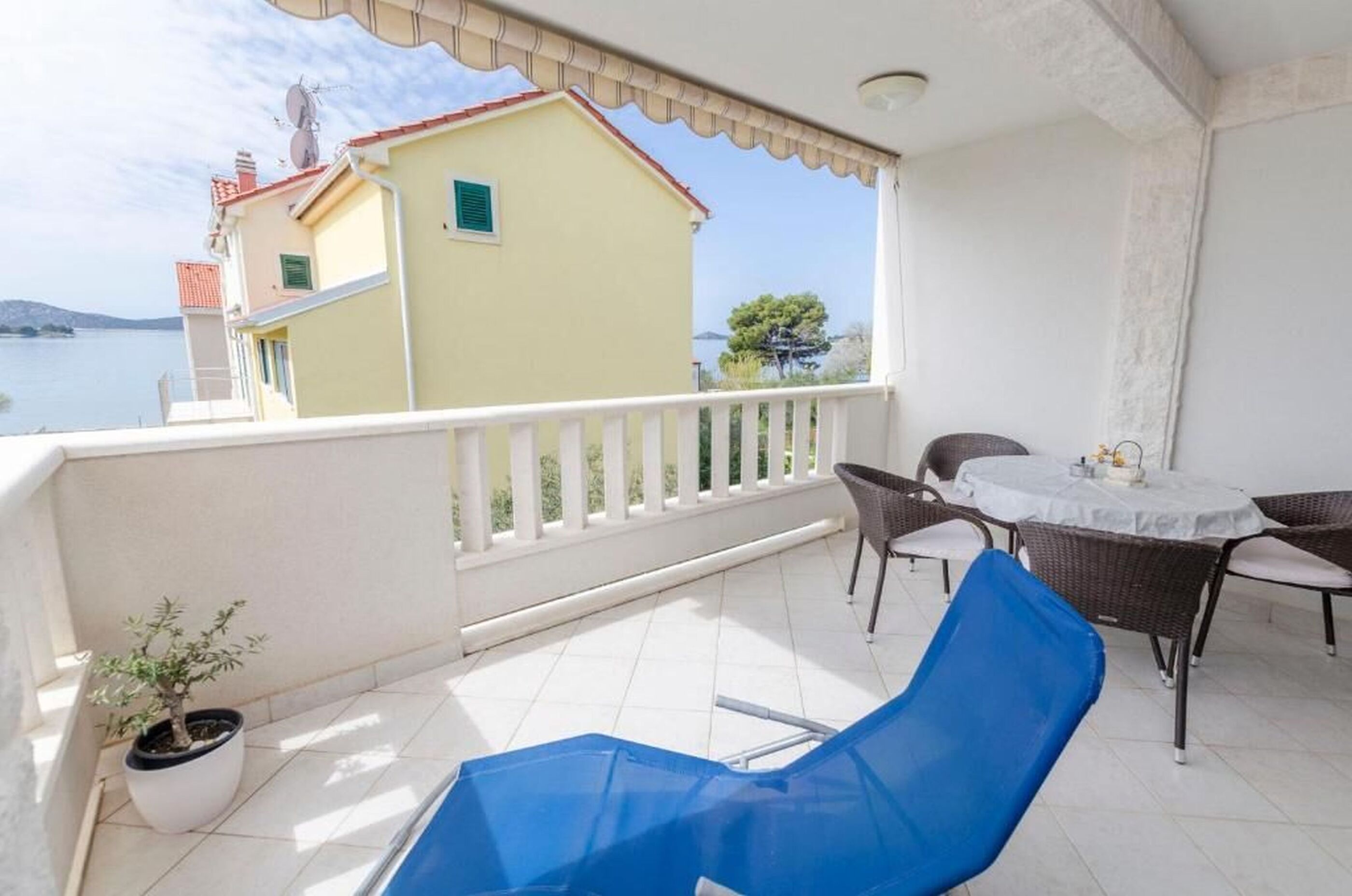 Apartments Dragica 28771-A1