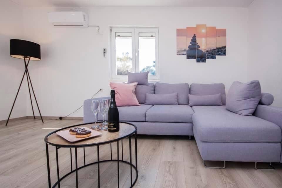 House Gruja 91981-K1