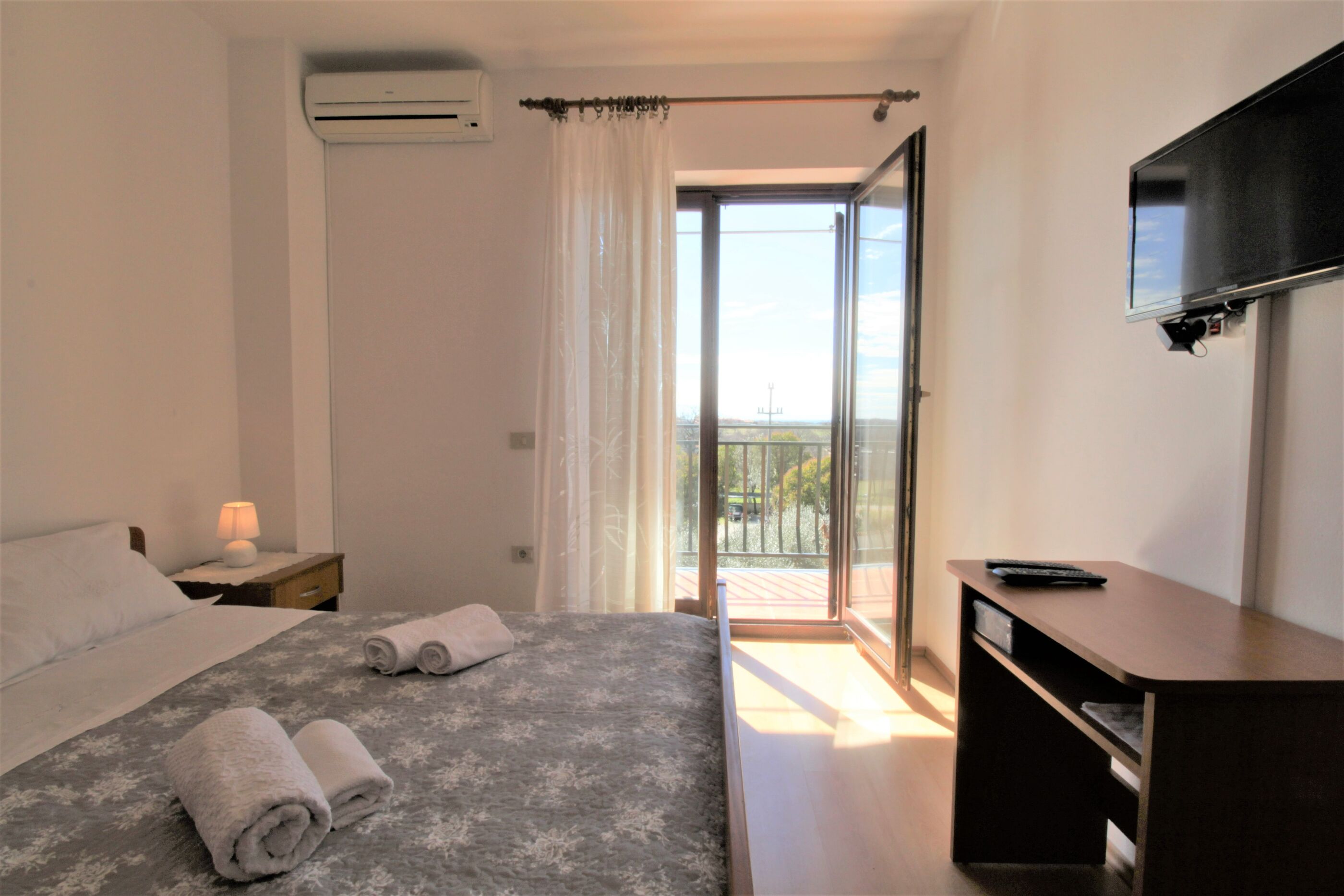 Apartments Albina Valiza 79179-A4
