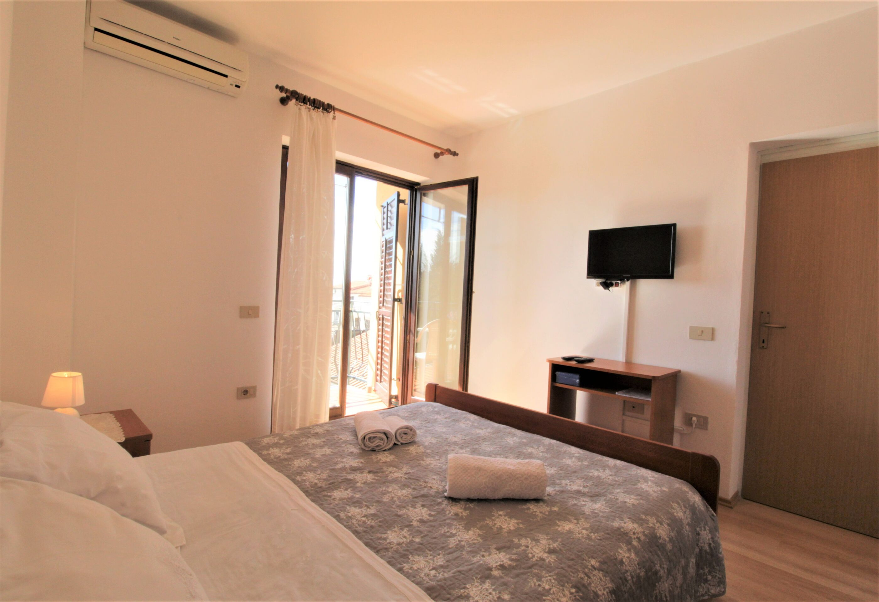 Apartments Albina Valiza 79179-A4