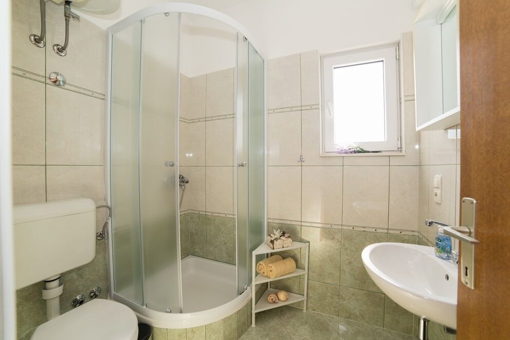 Apartments and Room Jure 93691-A1