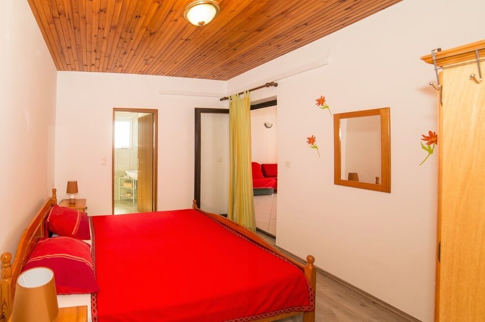 Apartments and Room Jure 93691-A1