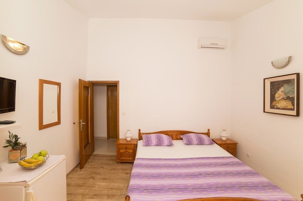 Apartments and Room Jure 93691-S1