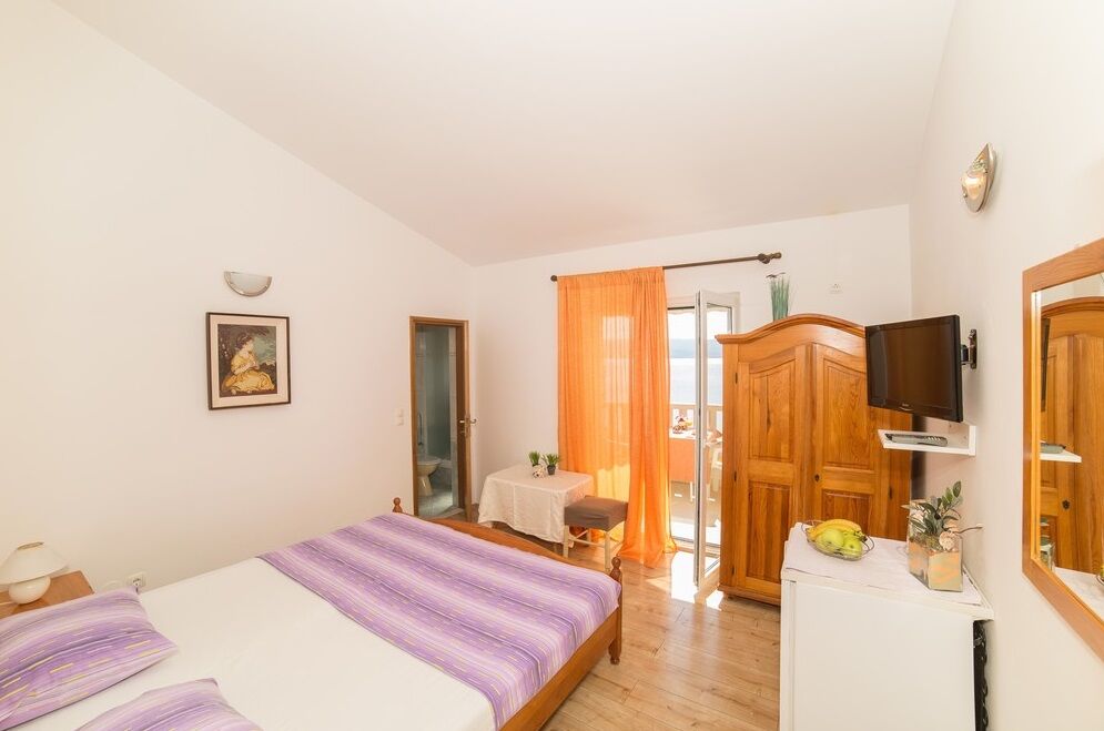 Apartments and Room Jure 93691-S1