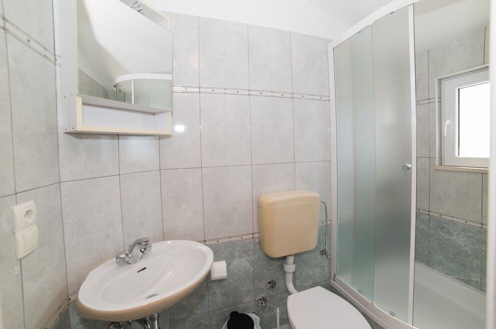 Apartments and Room Jure 93691-S1