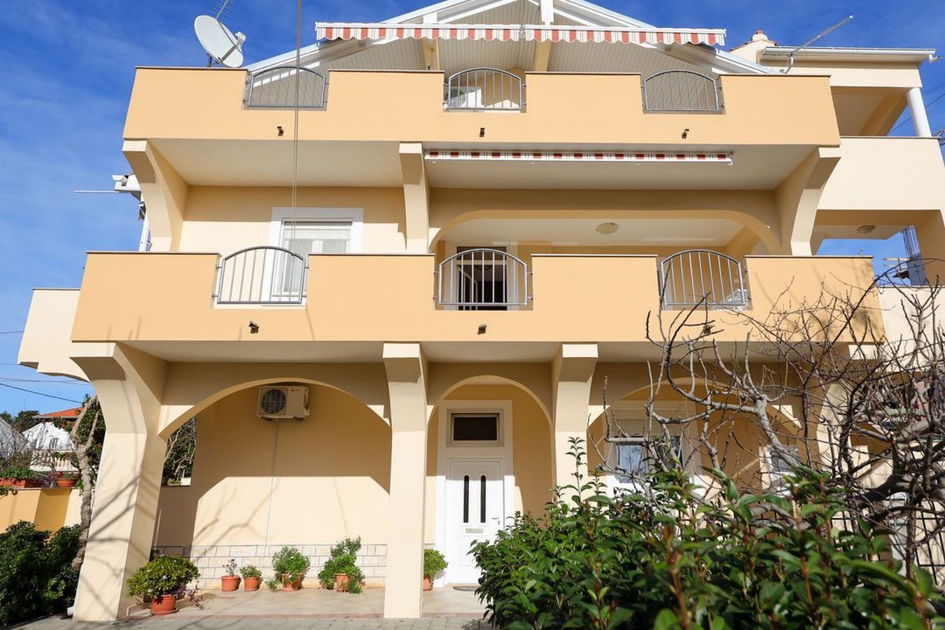 Apartments Mira 82551-A1