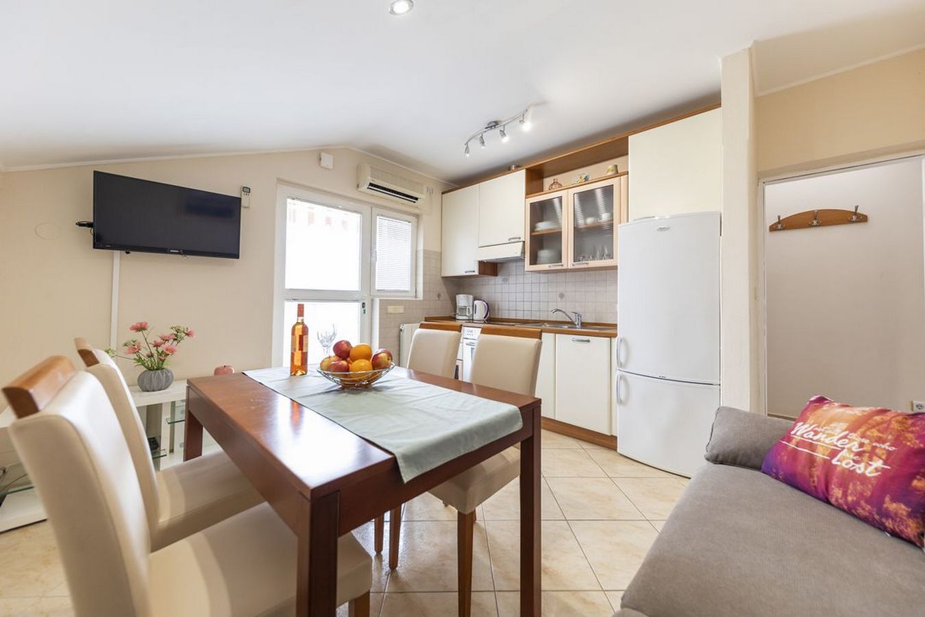 Apartments Mira 82551-A2