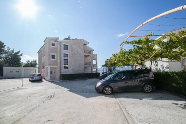 Apartments and Room Jure 93691-S1