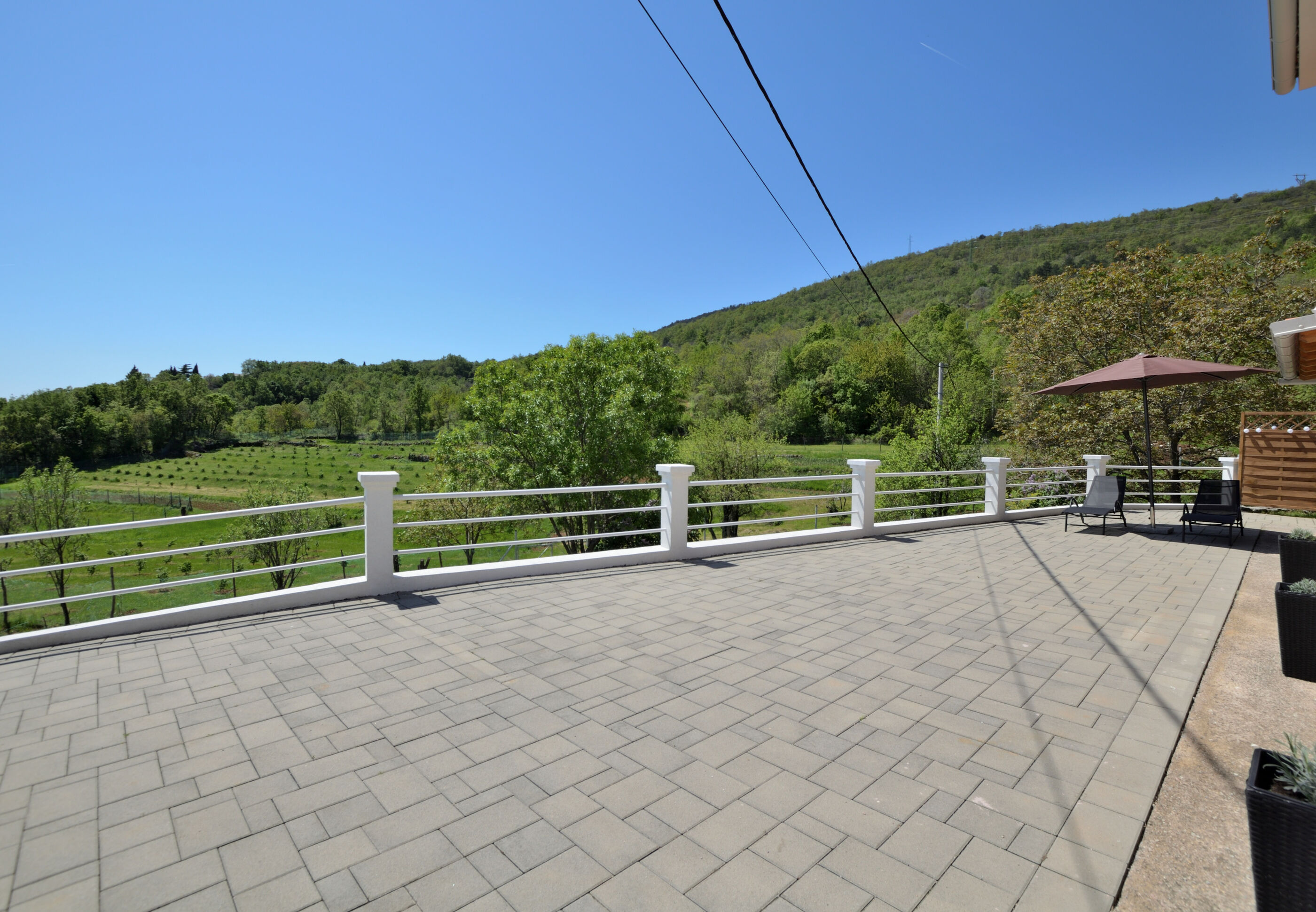 Apartment Hill 94461-A1