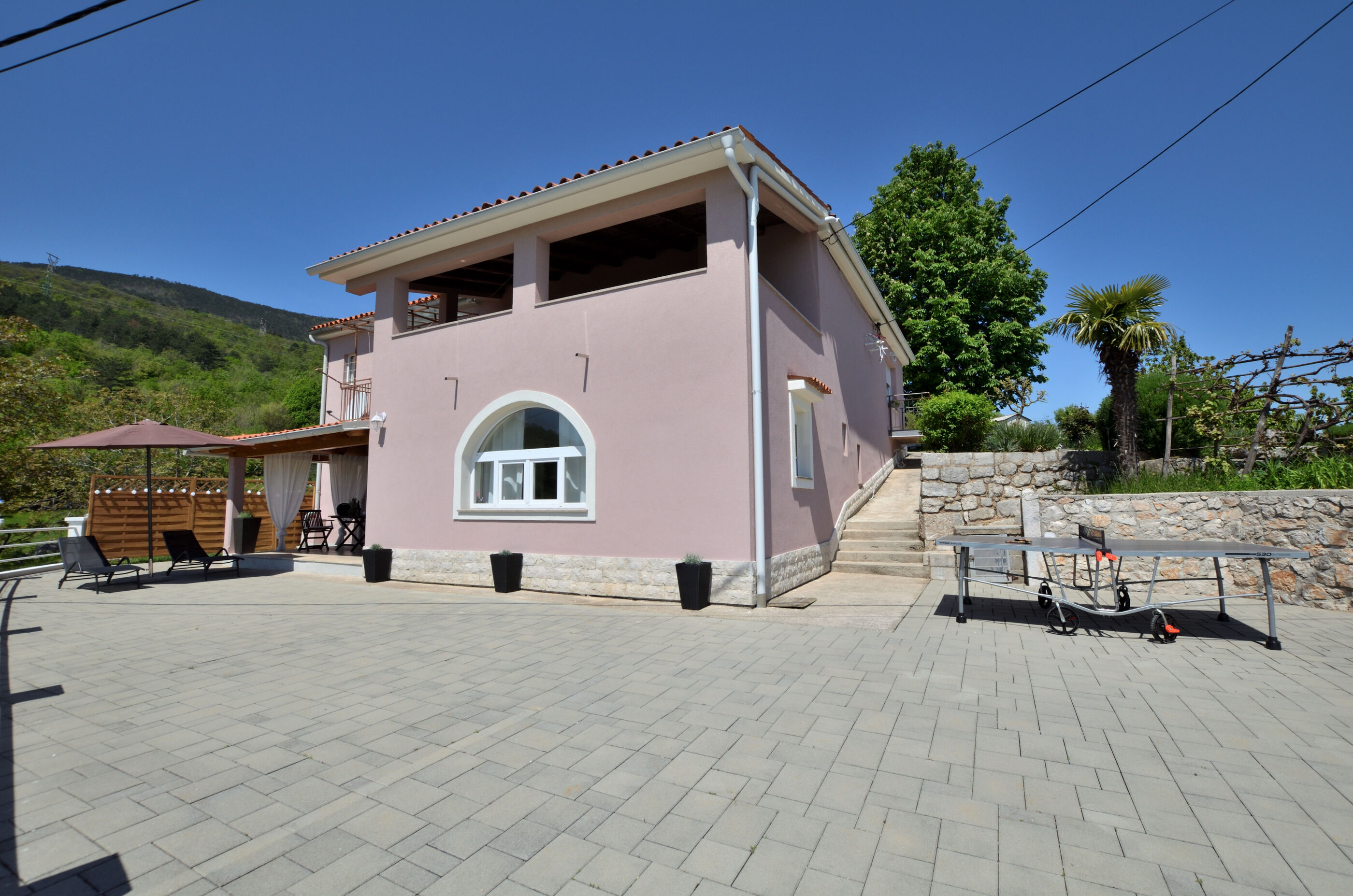 Apartment Hill 94461-A1