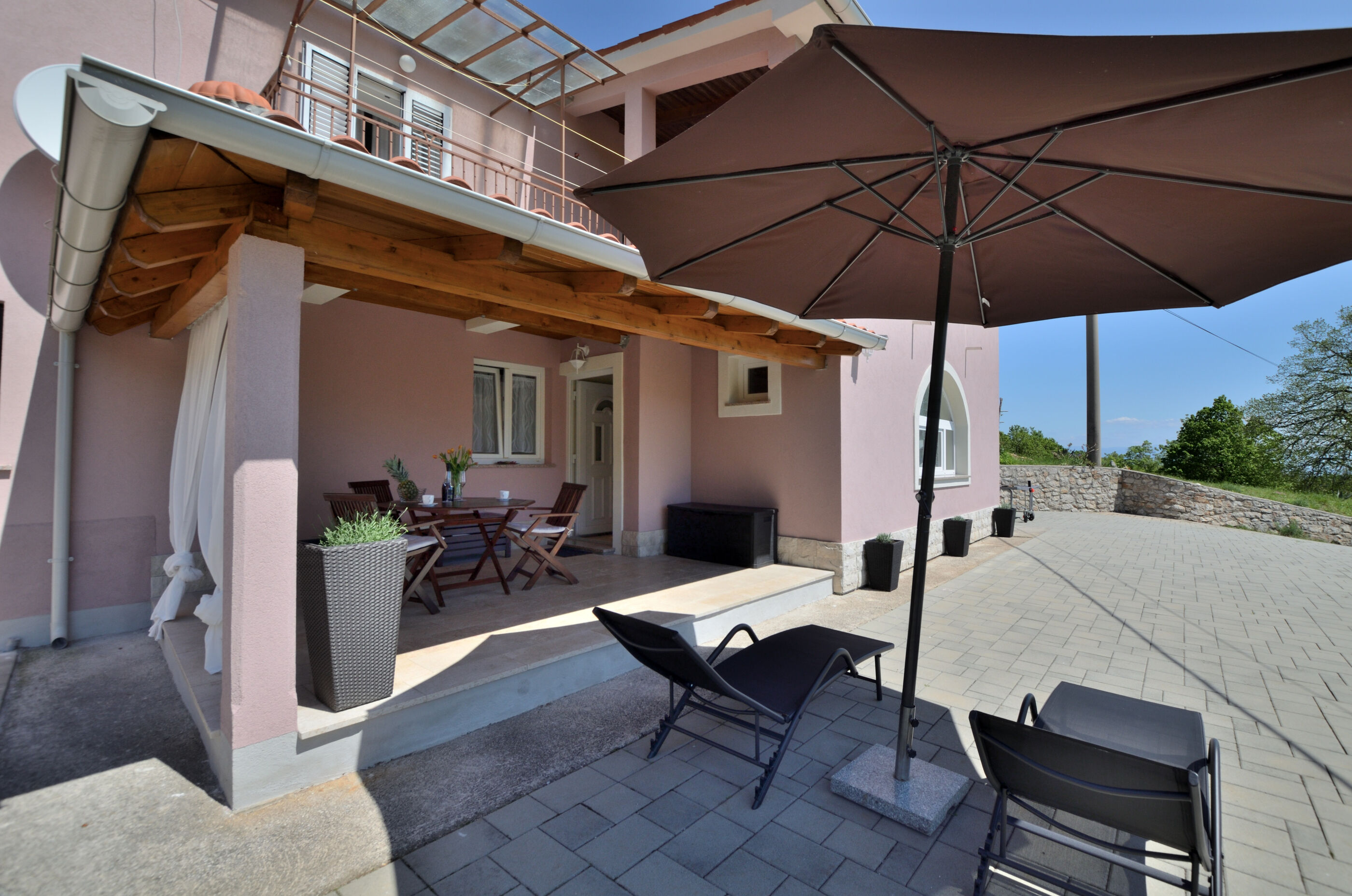 Apartment Hill 94461-A1