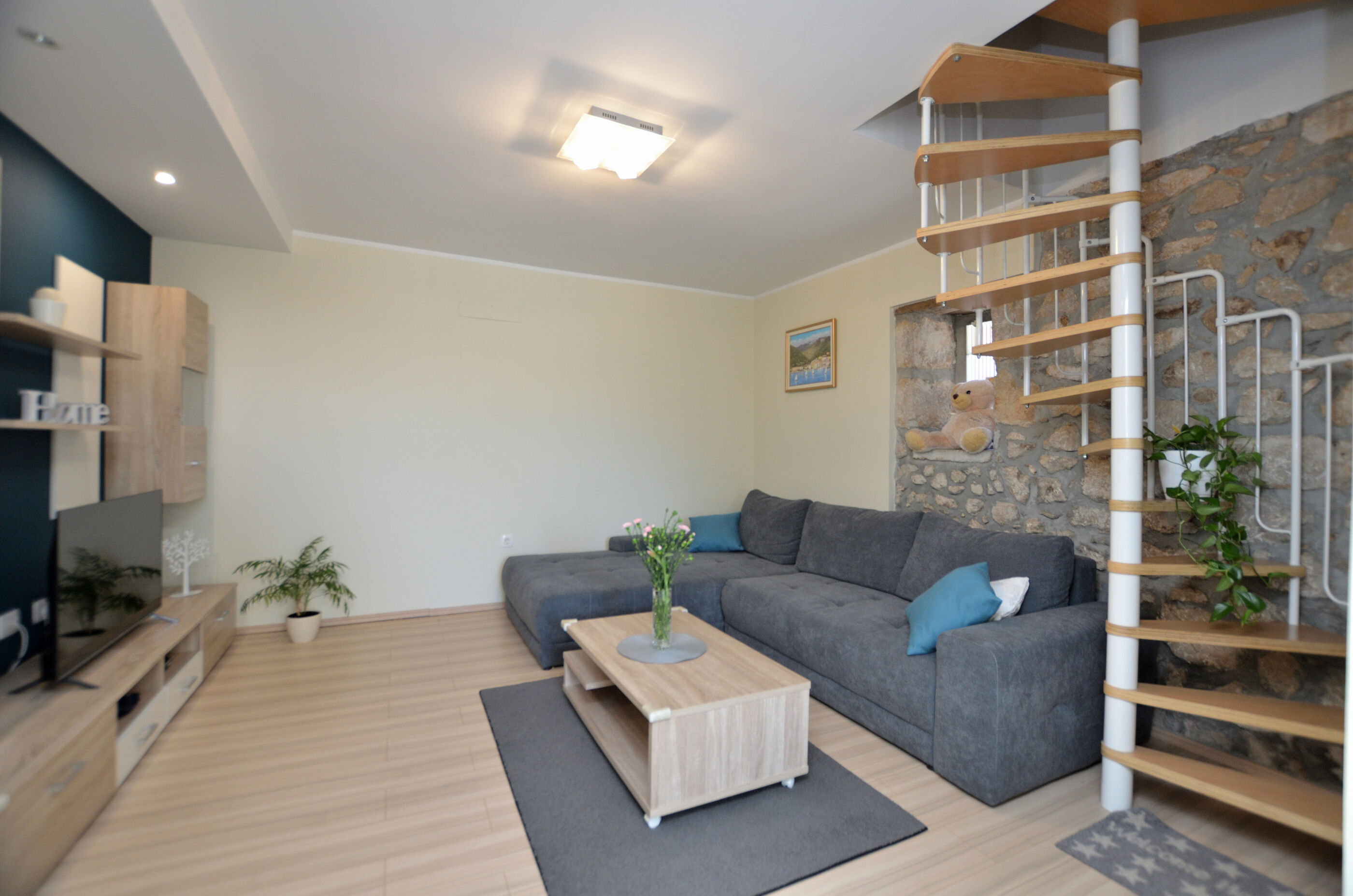Apartment Hill 94461-A1