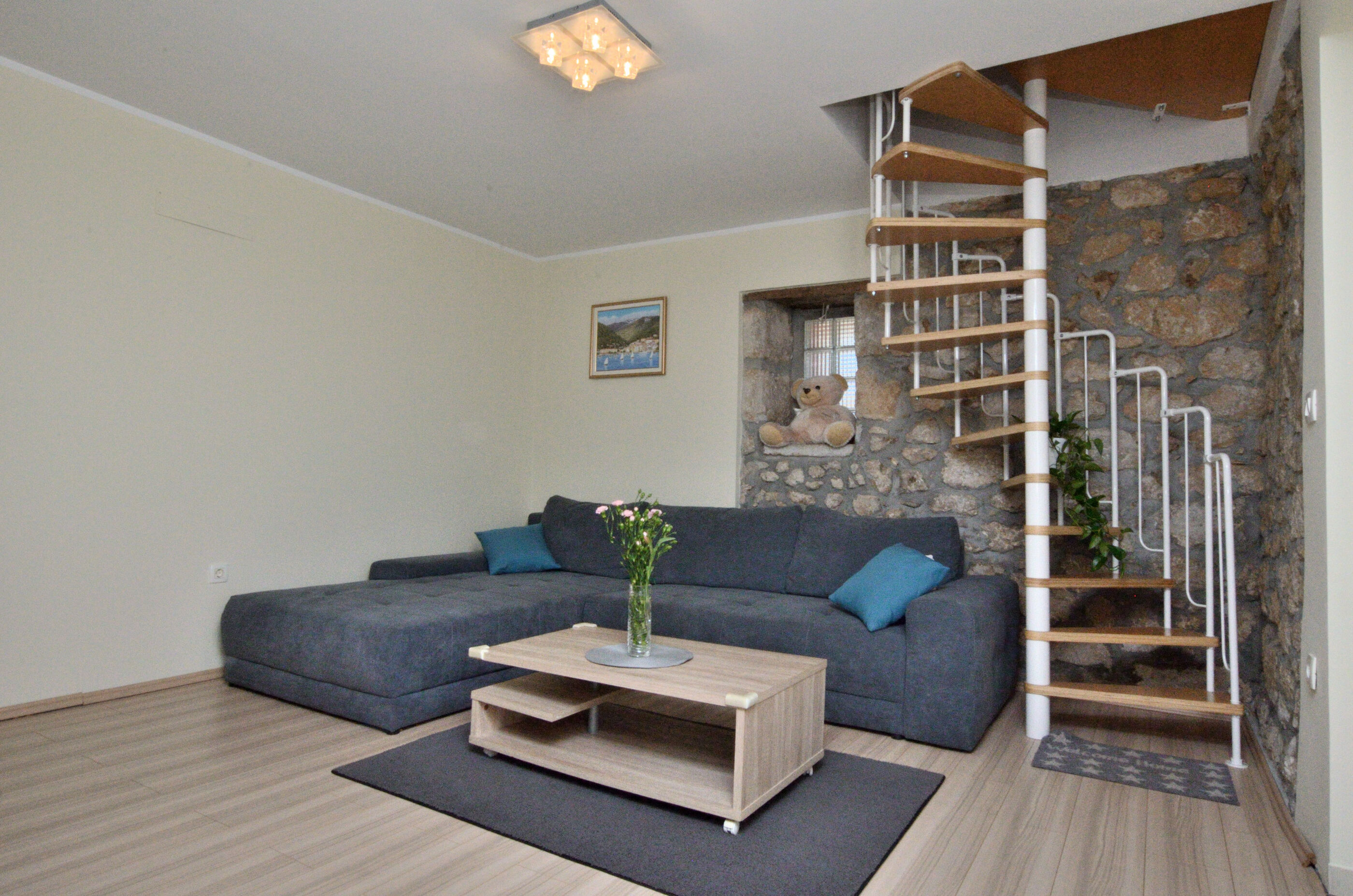 Apartment Hill 94461-A1
