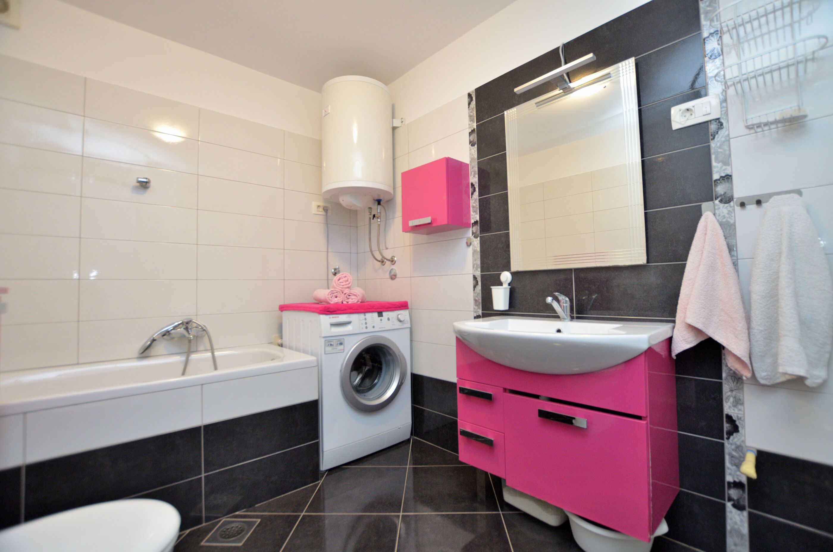 Apartment Hill 94461-A1