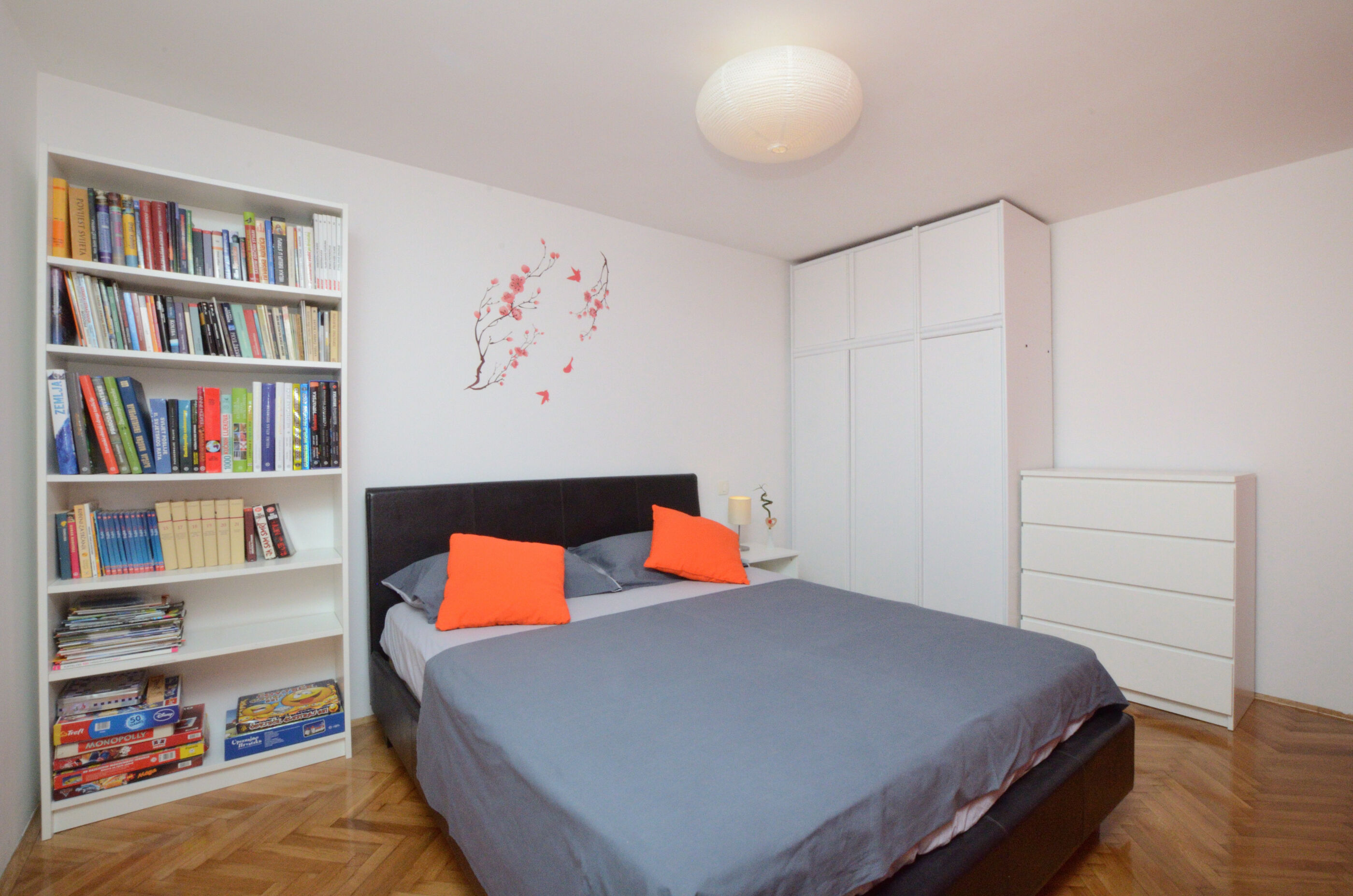 Apartment Hill 94461-A1
