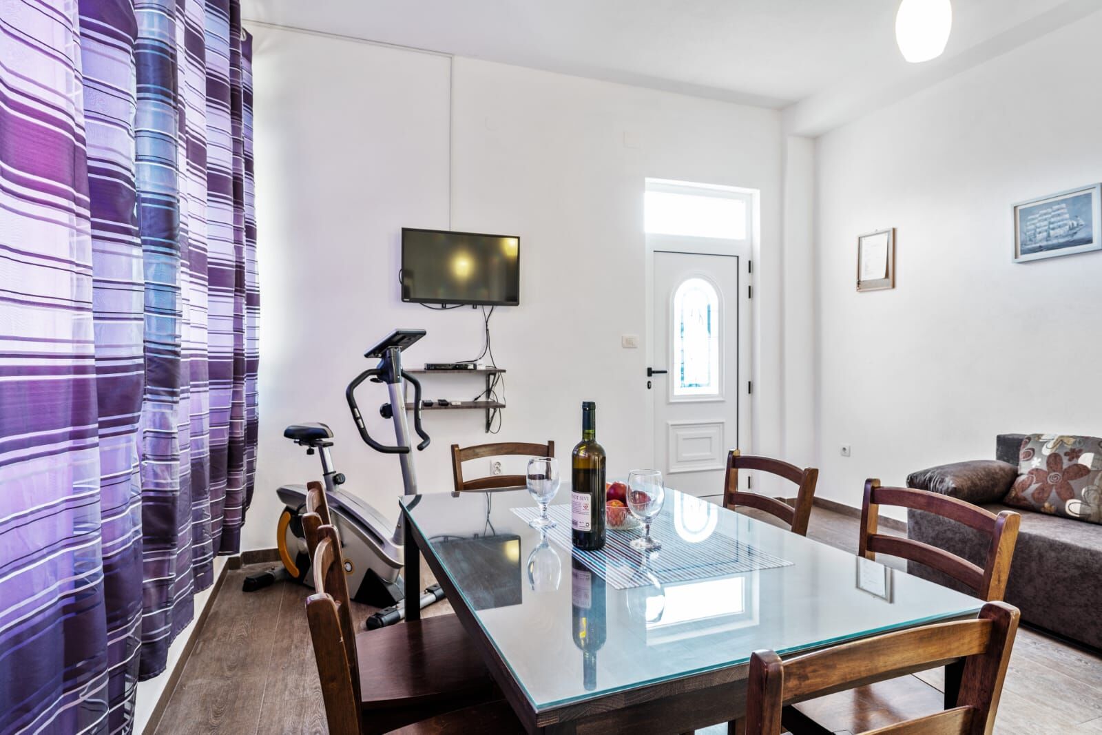 House Jakov 94531-K1