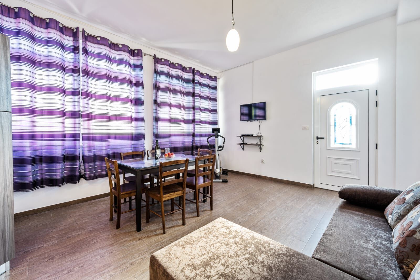 House Jakov 94531-K1