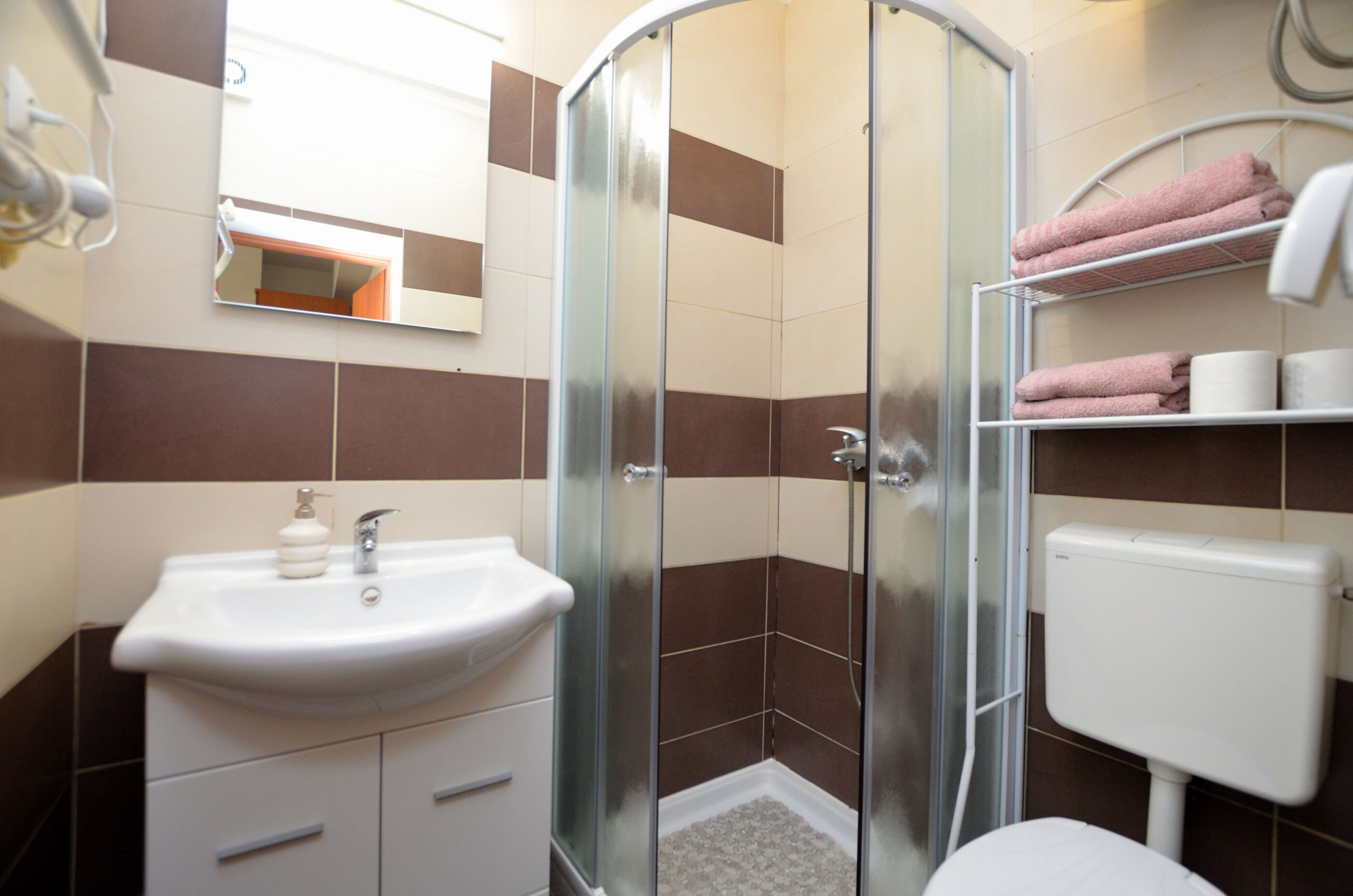 Apartments Pintar 94551-A1