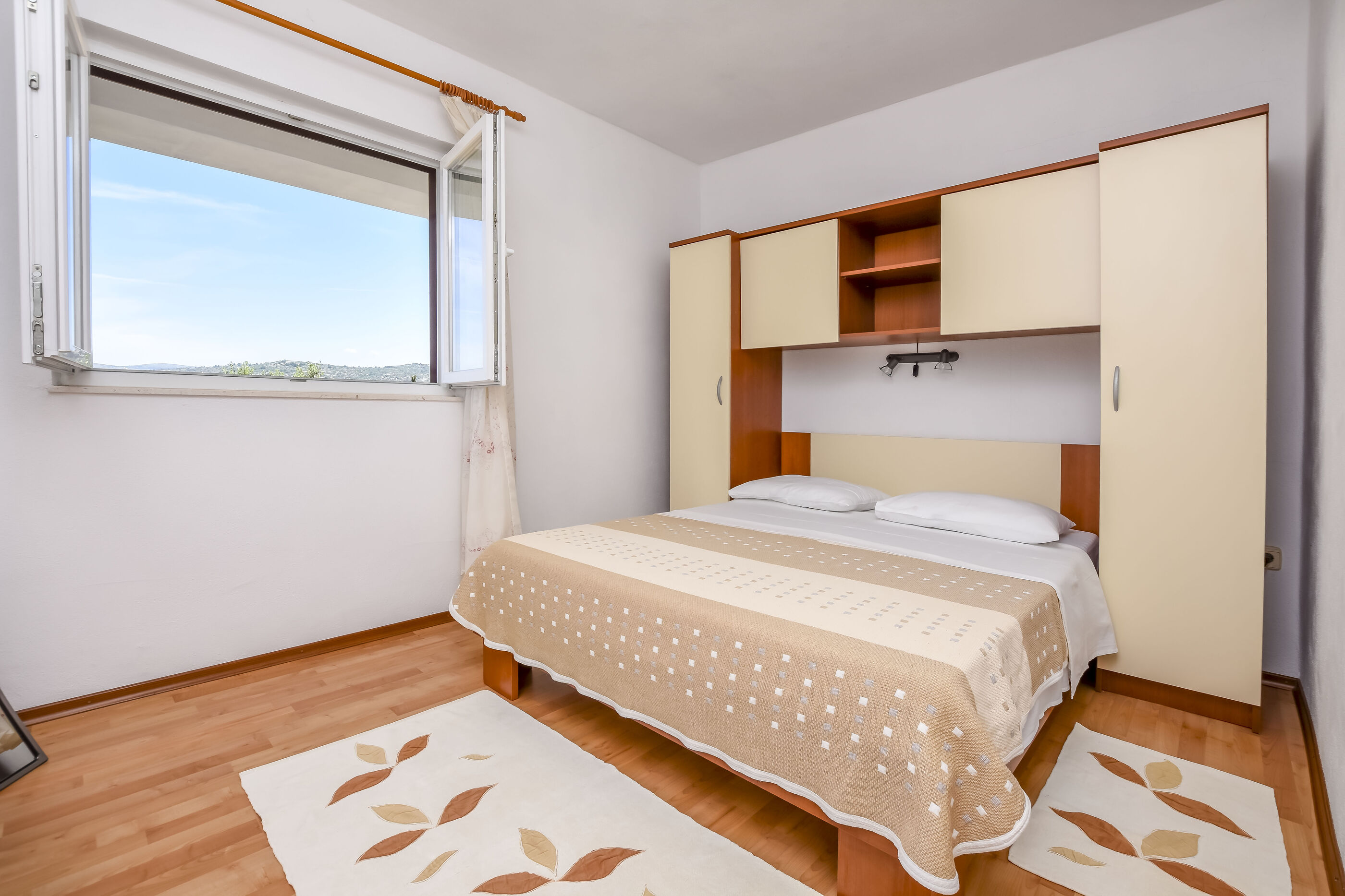 Apartments Mirta 22751-A1