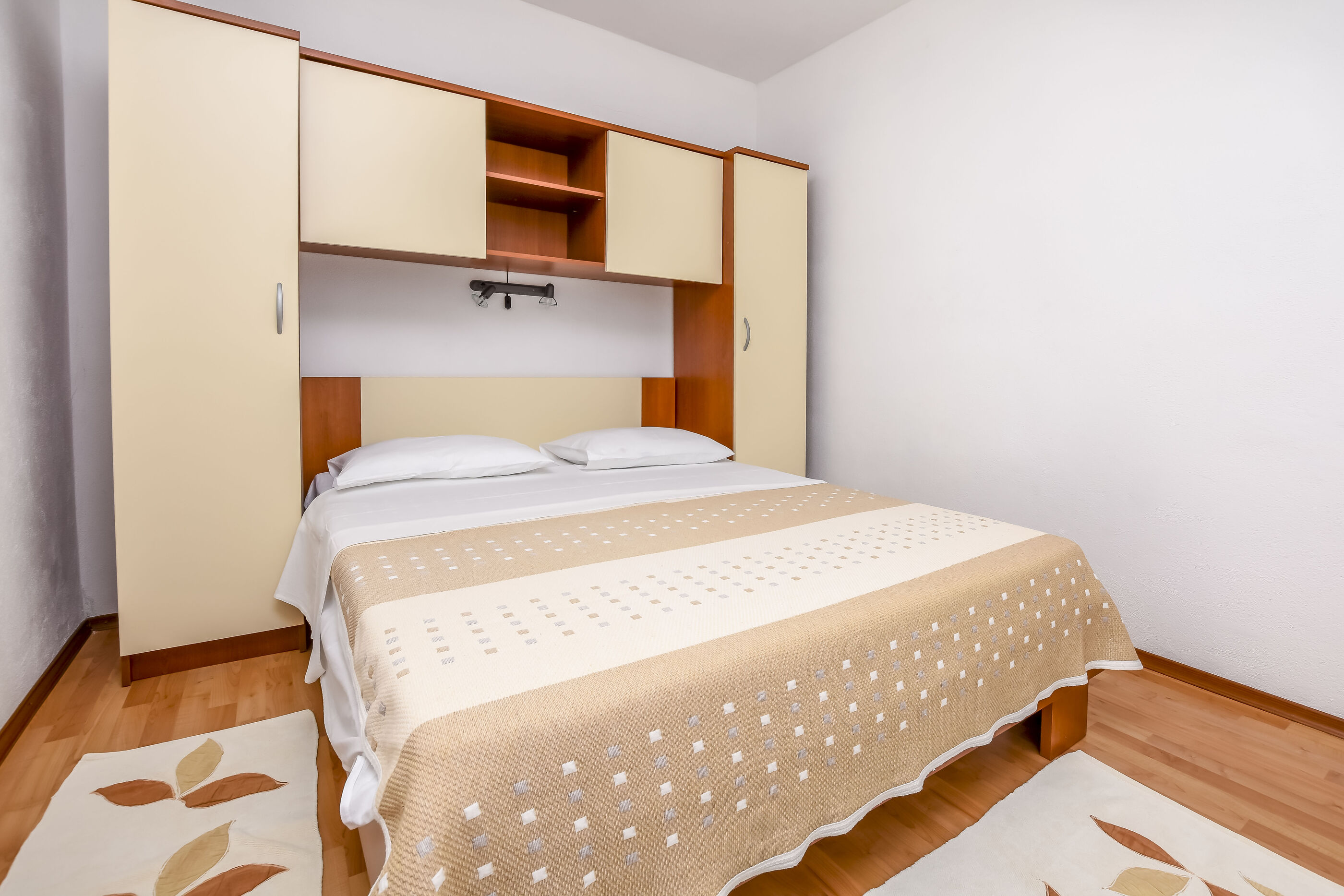 Apartments Mirta 22751-A1