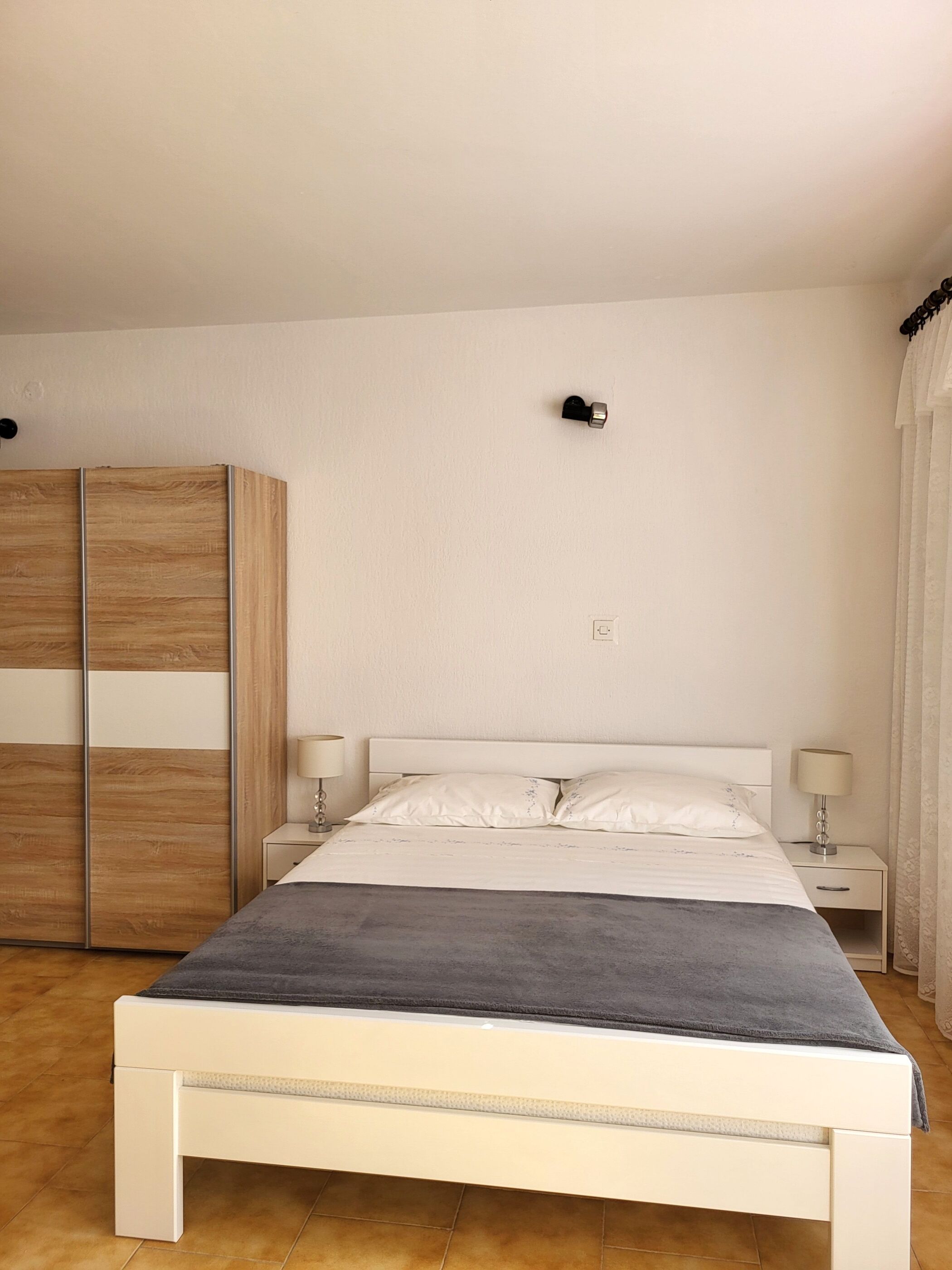 Apartments Gorana 60351-A1