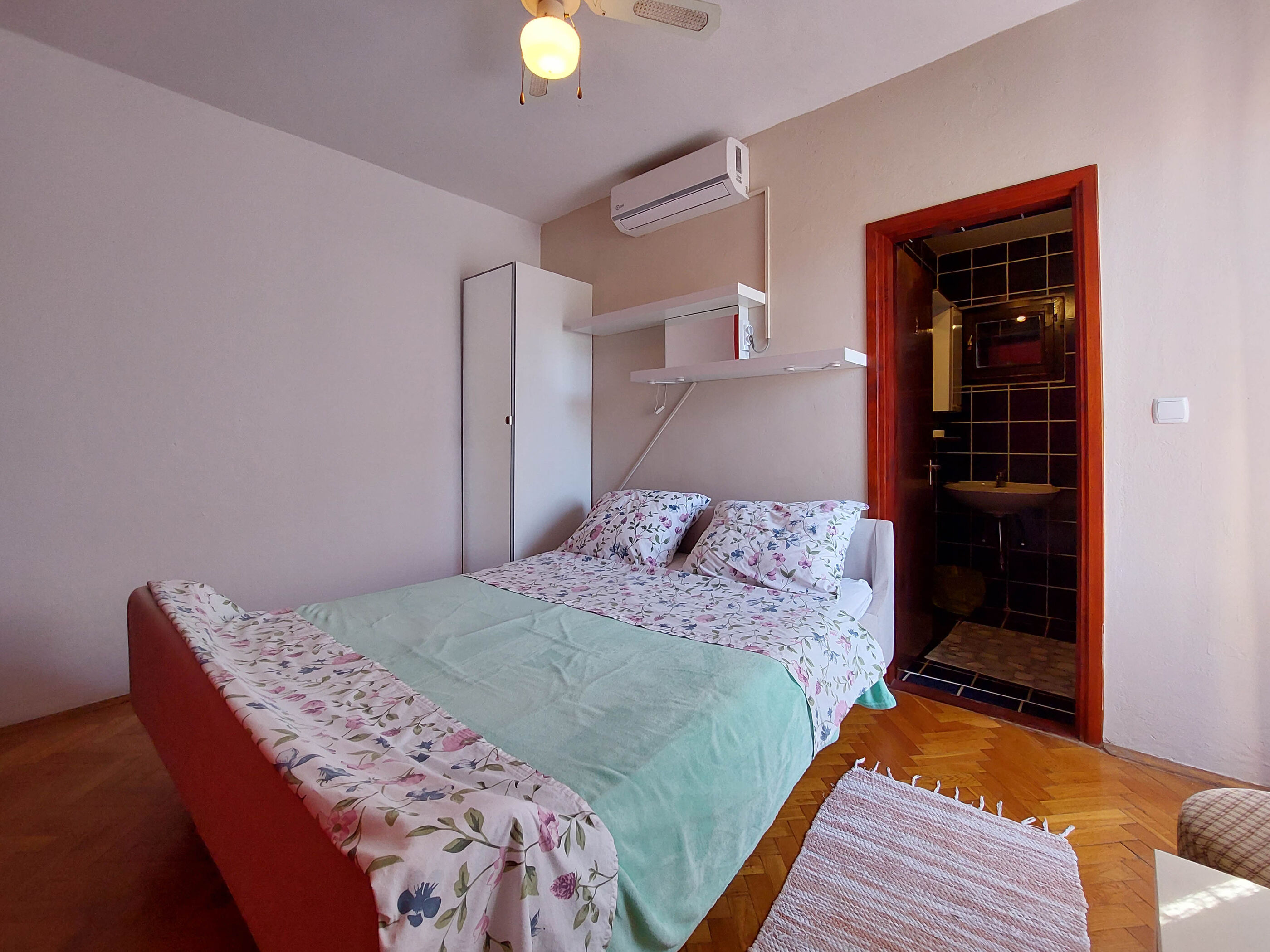 Apartment and Room Marica 60401-S1