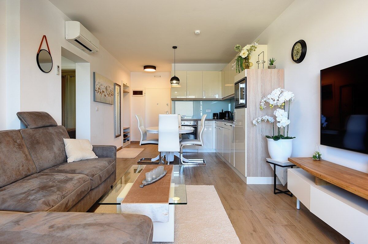 House Posesi 74259-A1