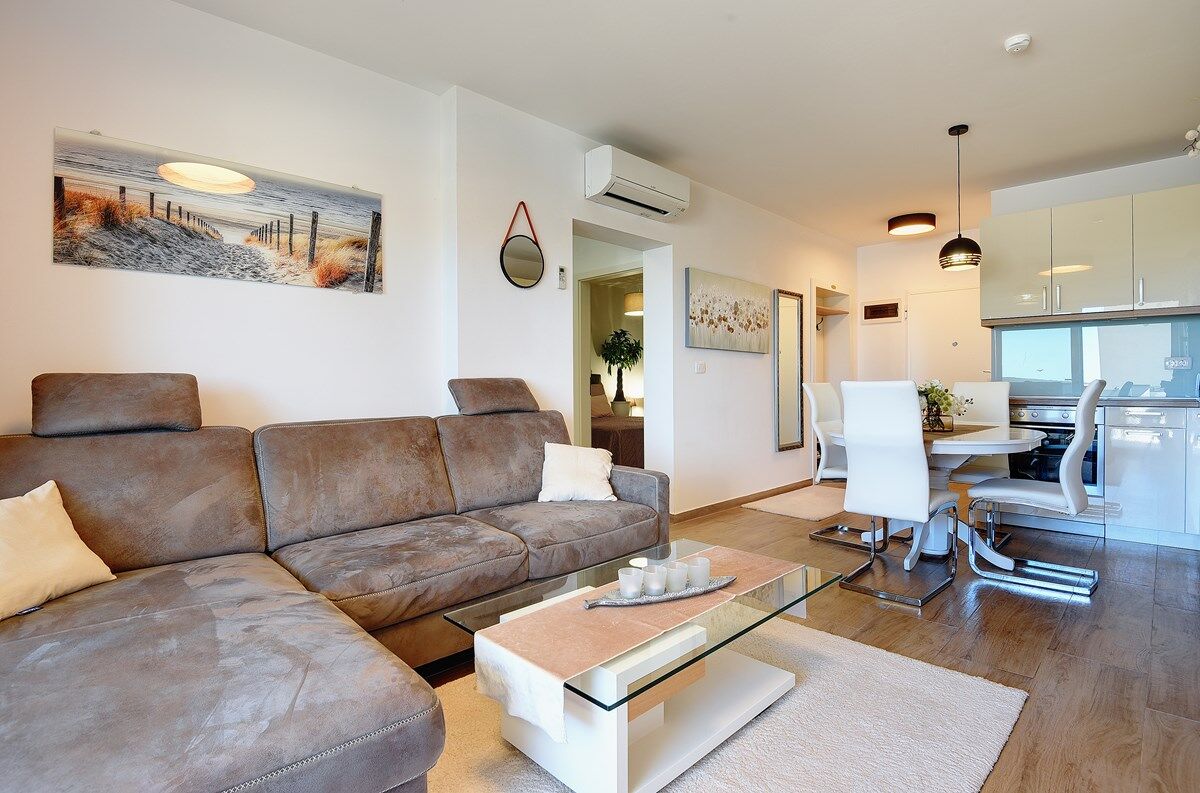 House Posesi 74259-A1