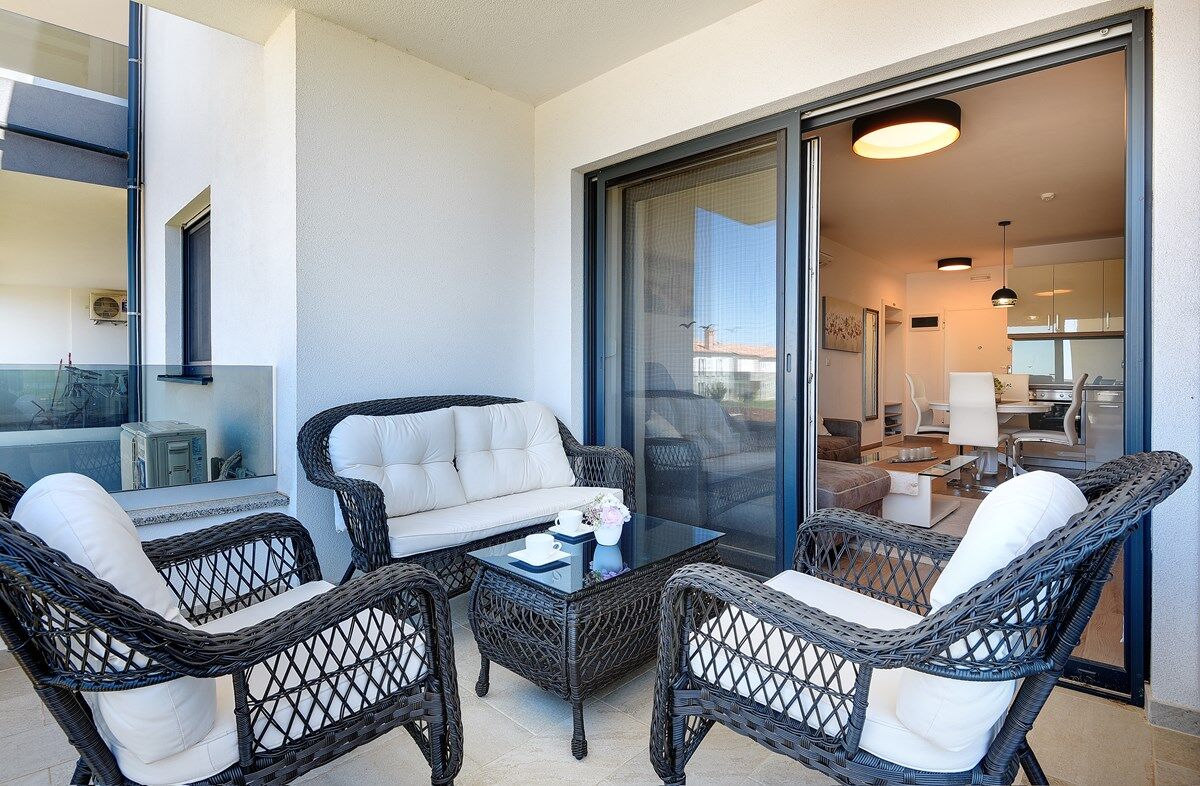 House Posesi 74259-A1