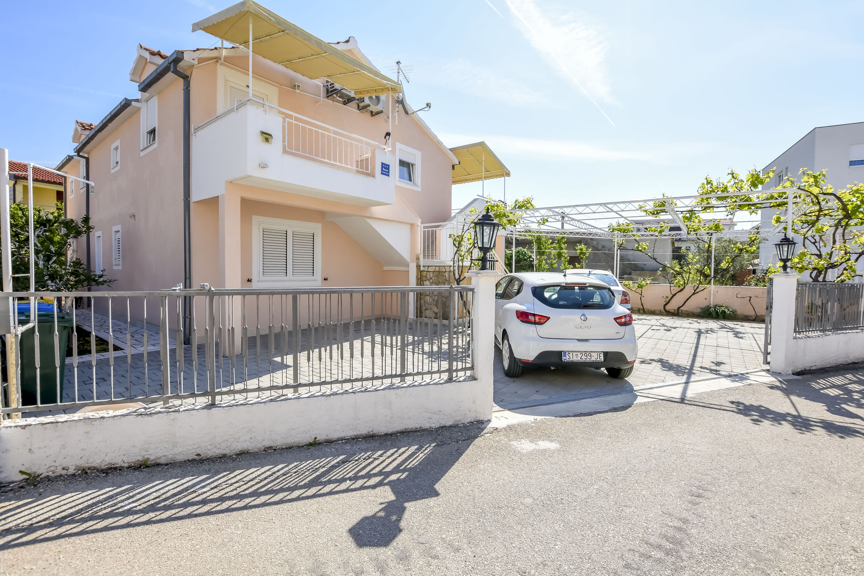 Apartments Zdravko 22811-A1