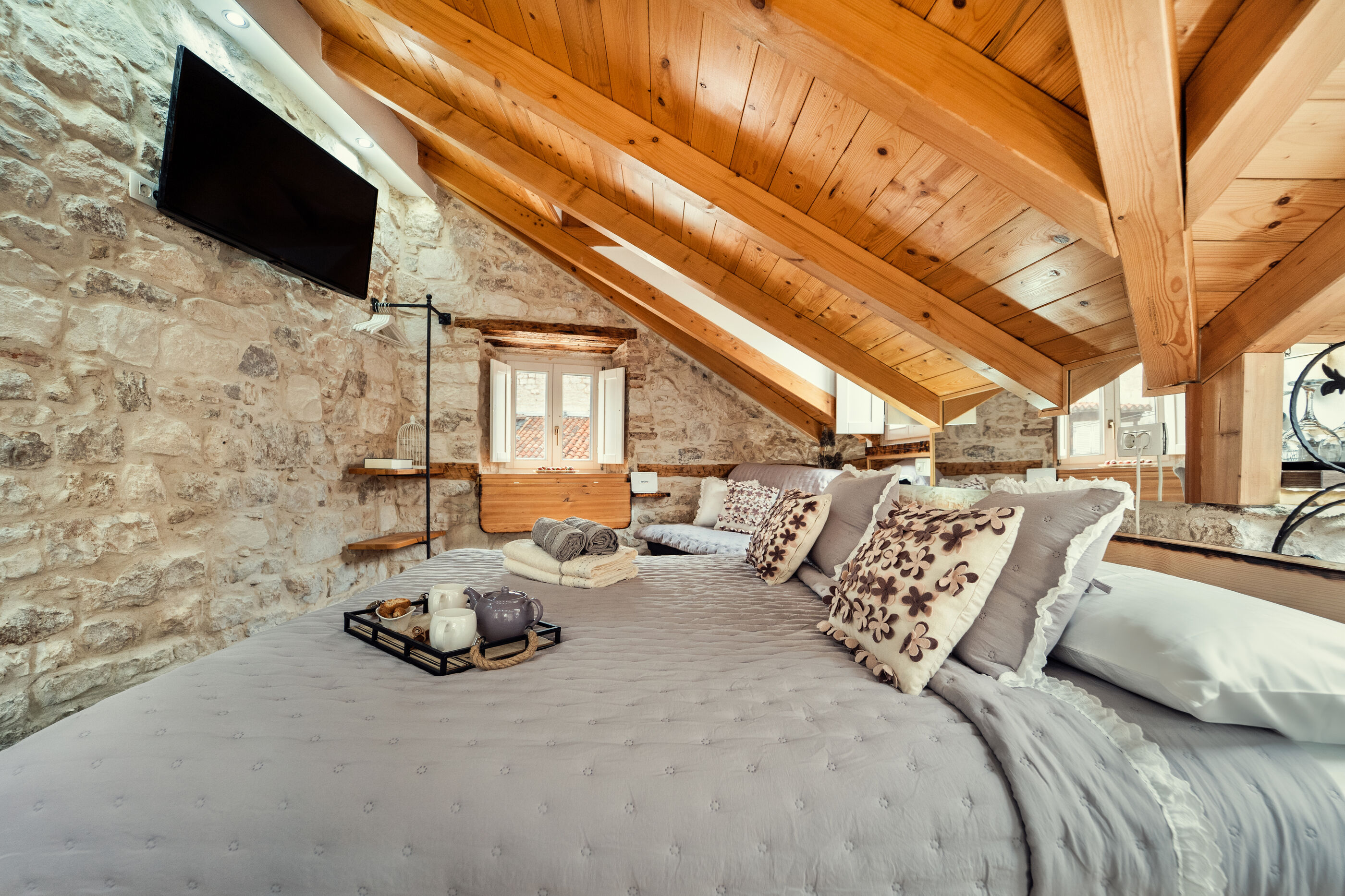 Apartment Gorgeous Historic Home 93381-A1