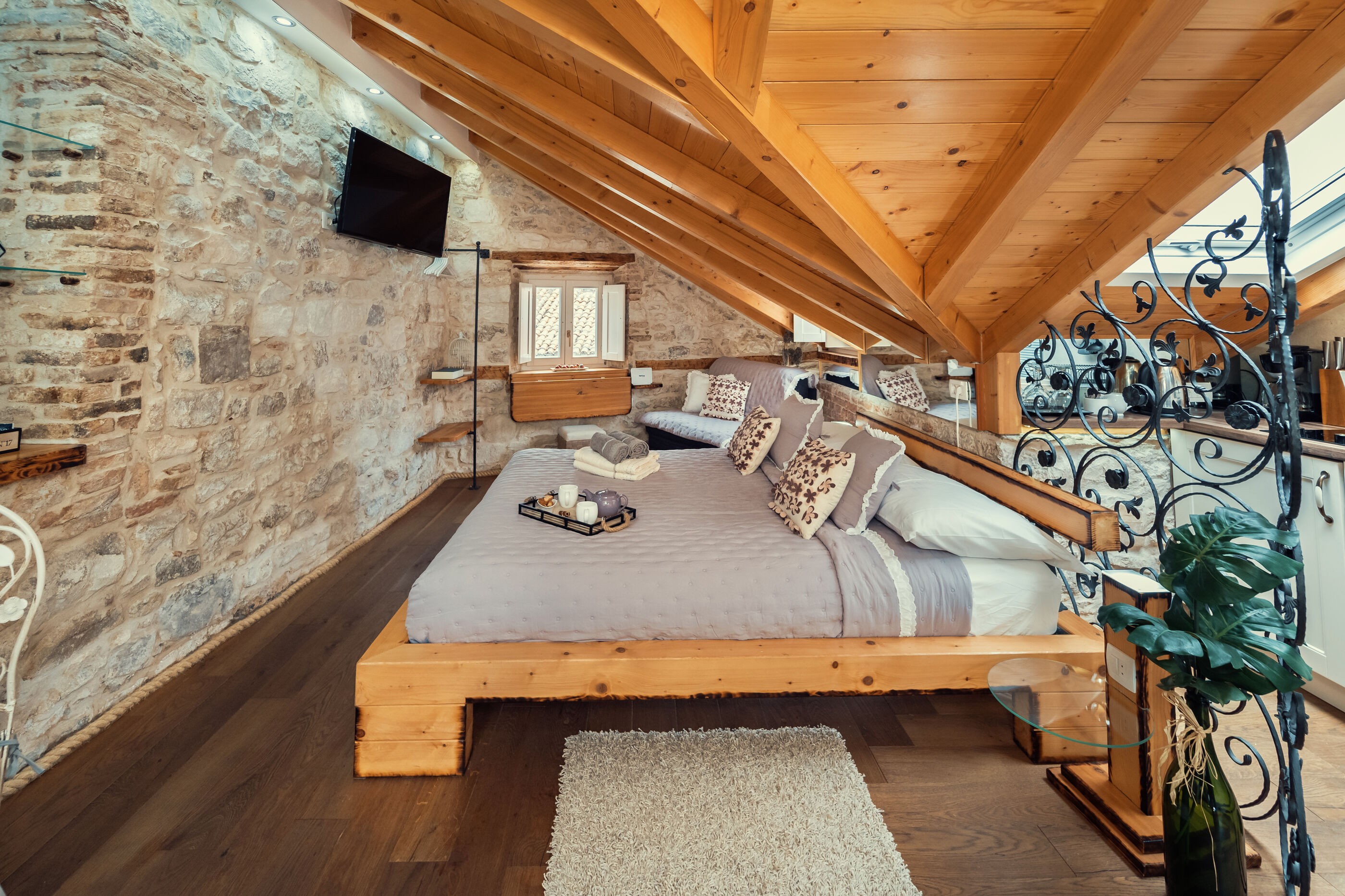Apartment Gorgeous Historic Home 93381-A1