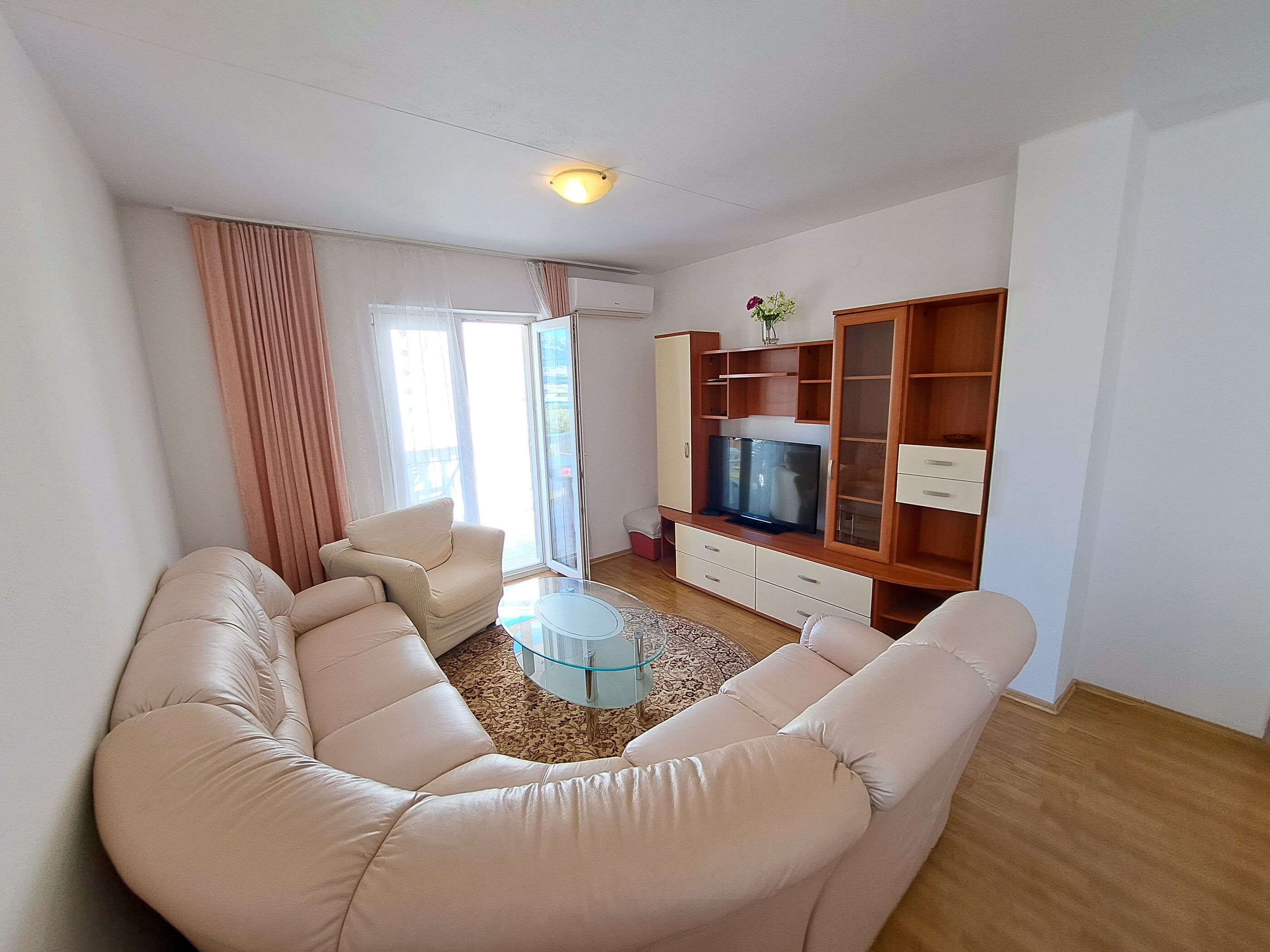 Apartments Mile 94611-A1