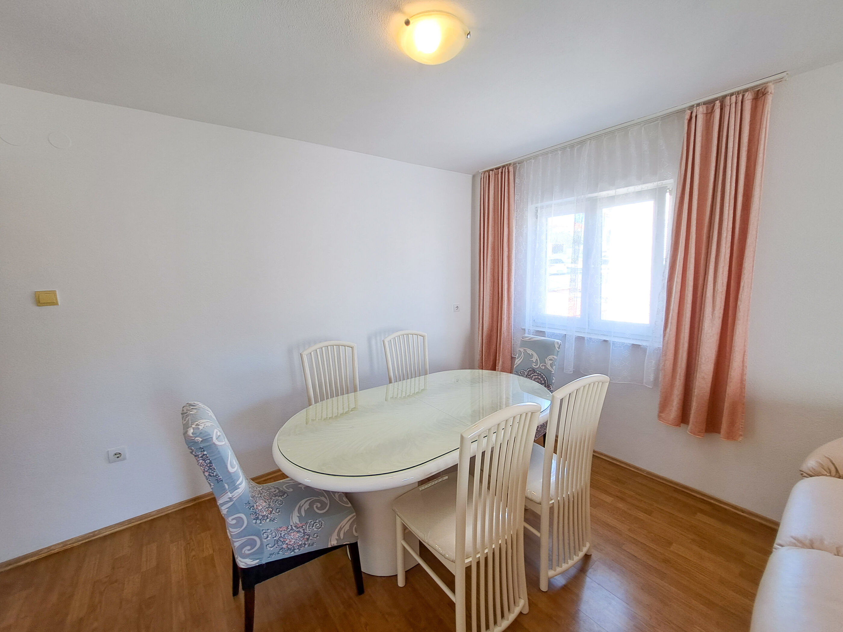 Apartments Mile 94611-A1