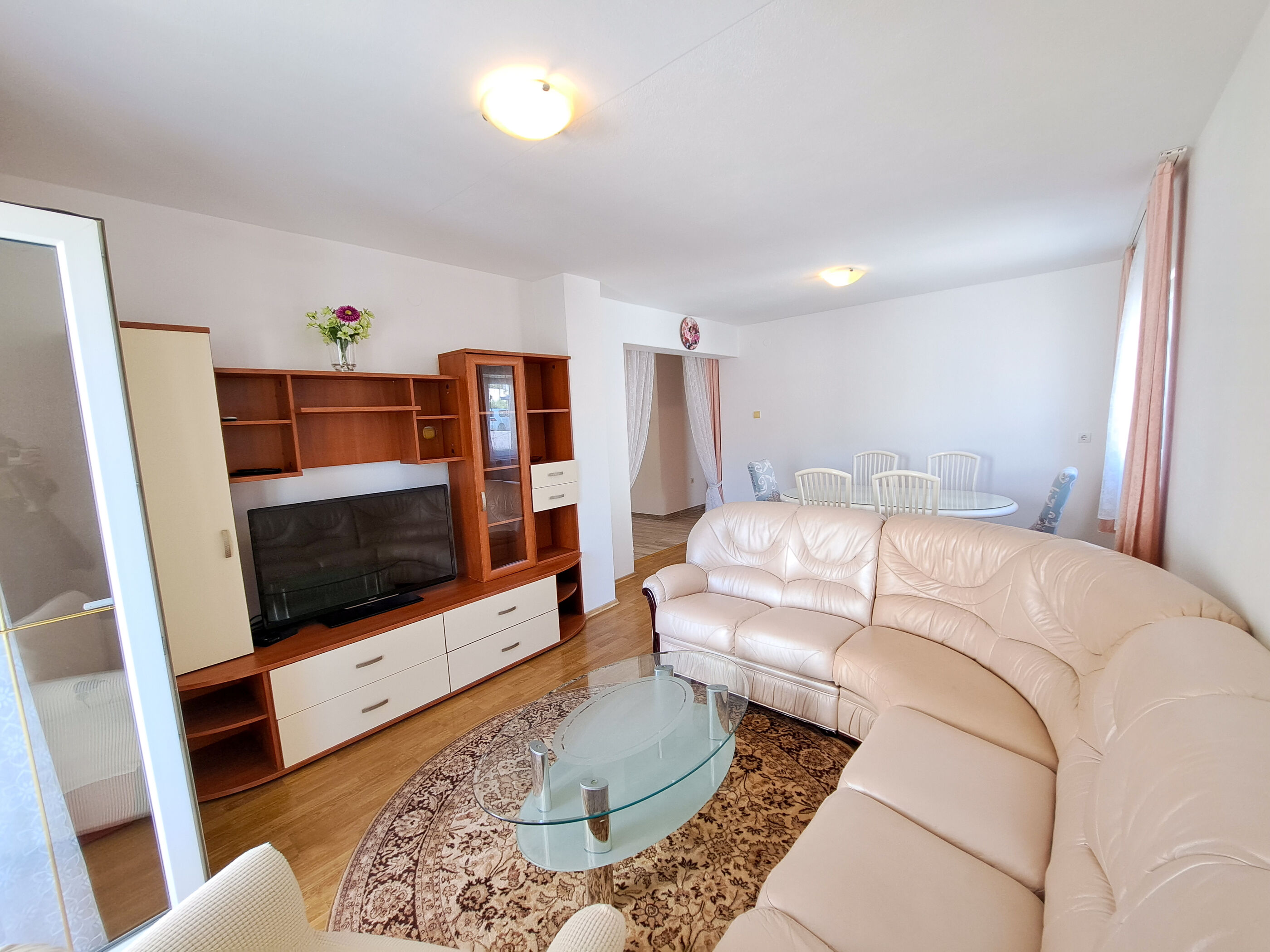 Apartments Mile 94611-A1