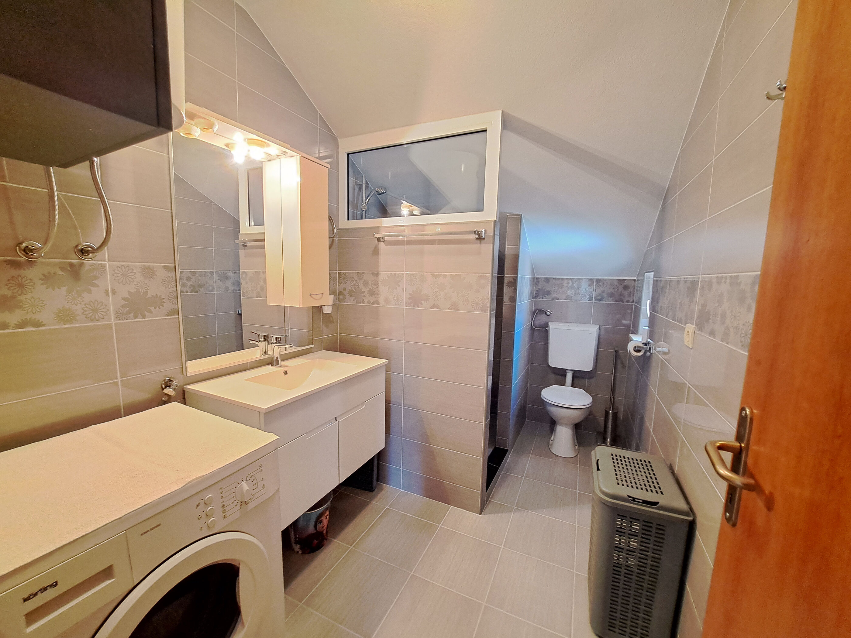 Apartments Mile 94611-A1