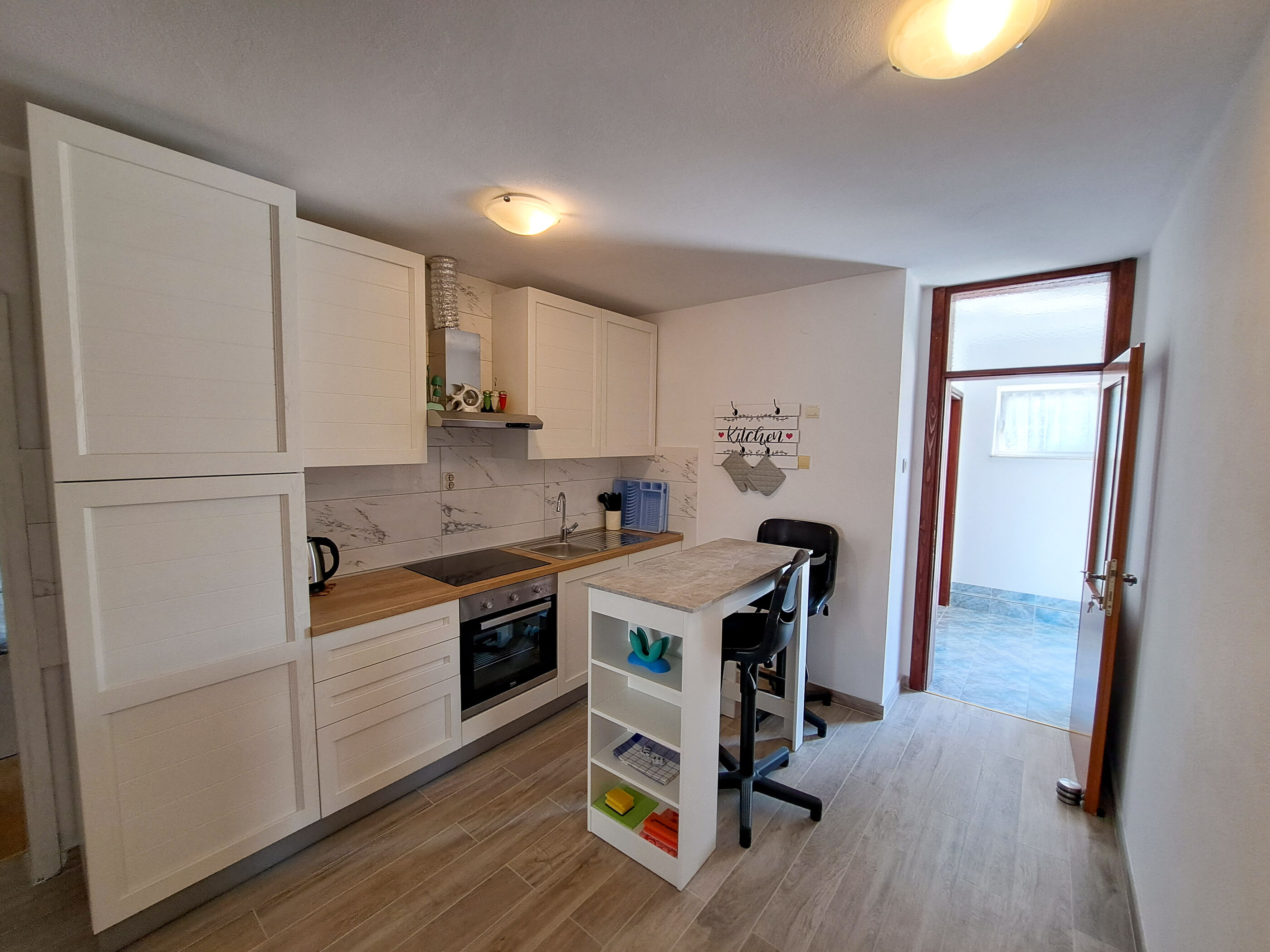 Apartments Mile 94611-A1